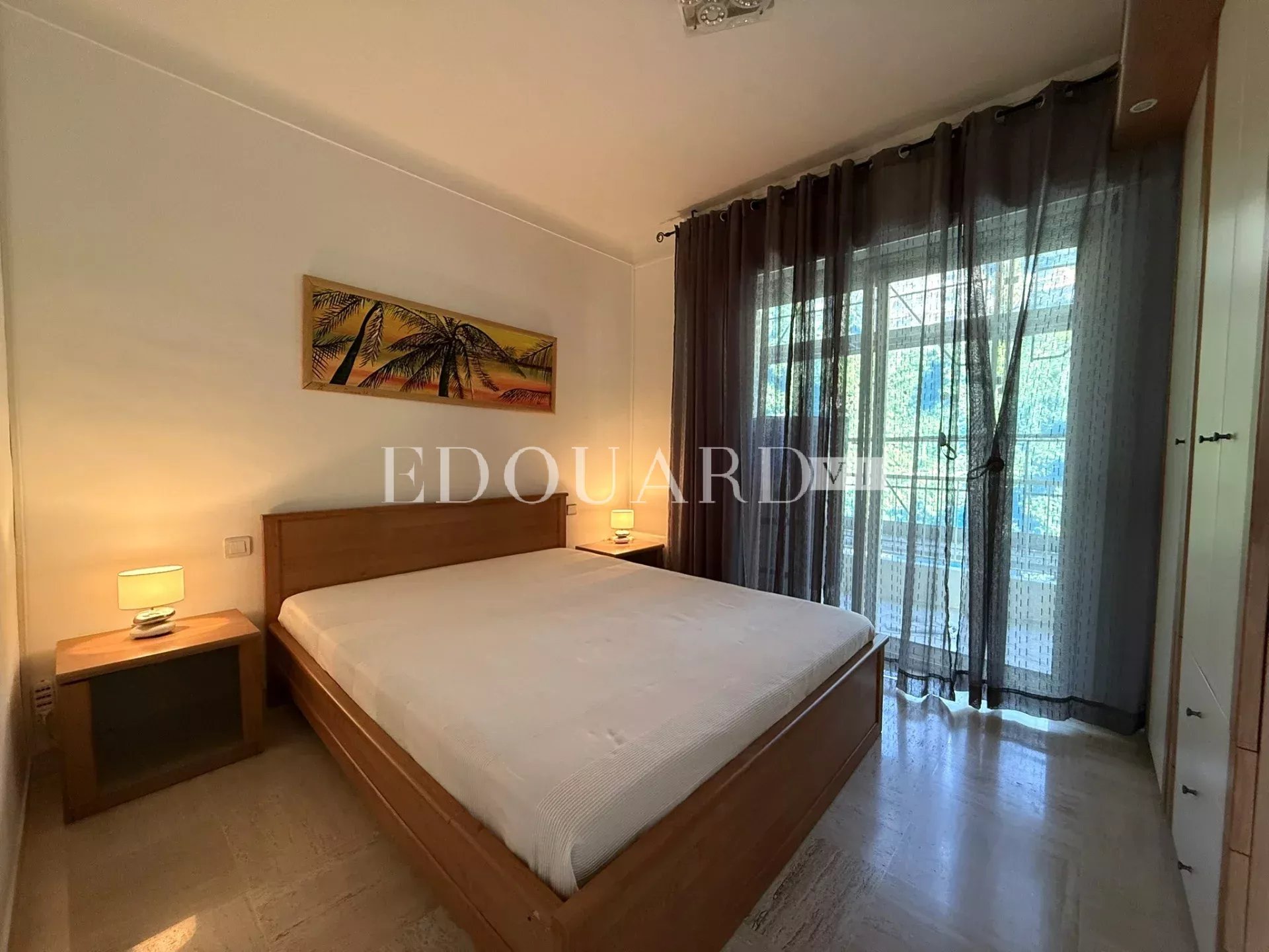 En exclusivité trois pièces face aux plages avec terrasse, splendide vue mer panoramique et garage - Photo 5