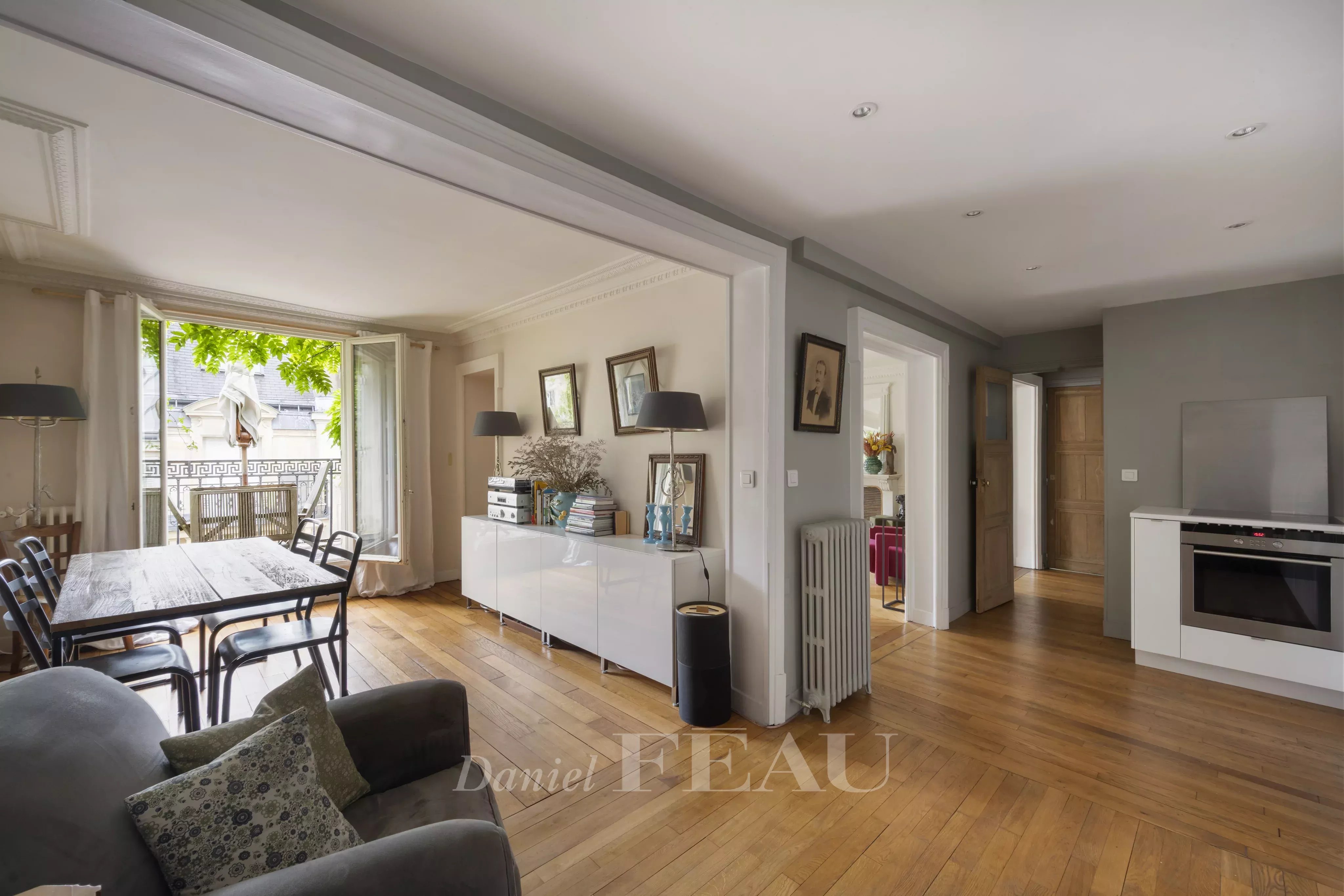 Living room - Kitchen