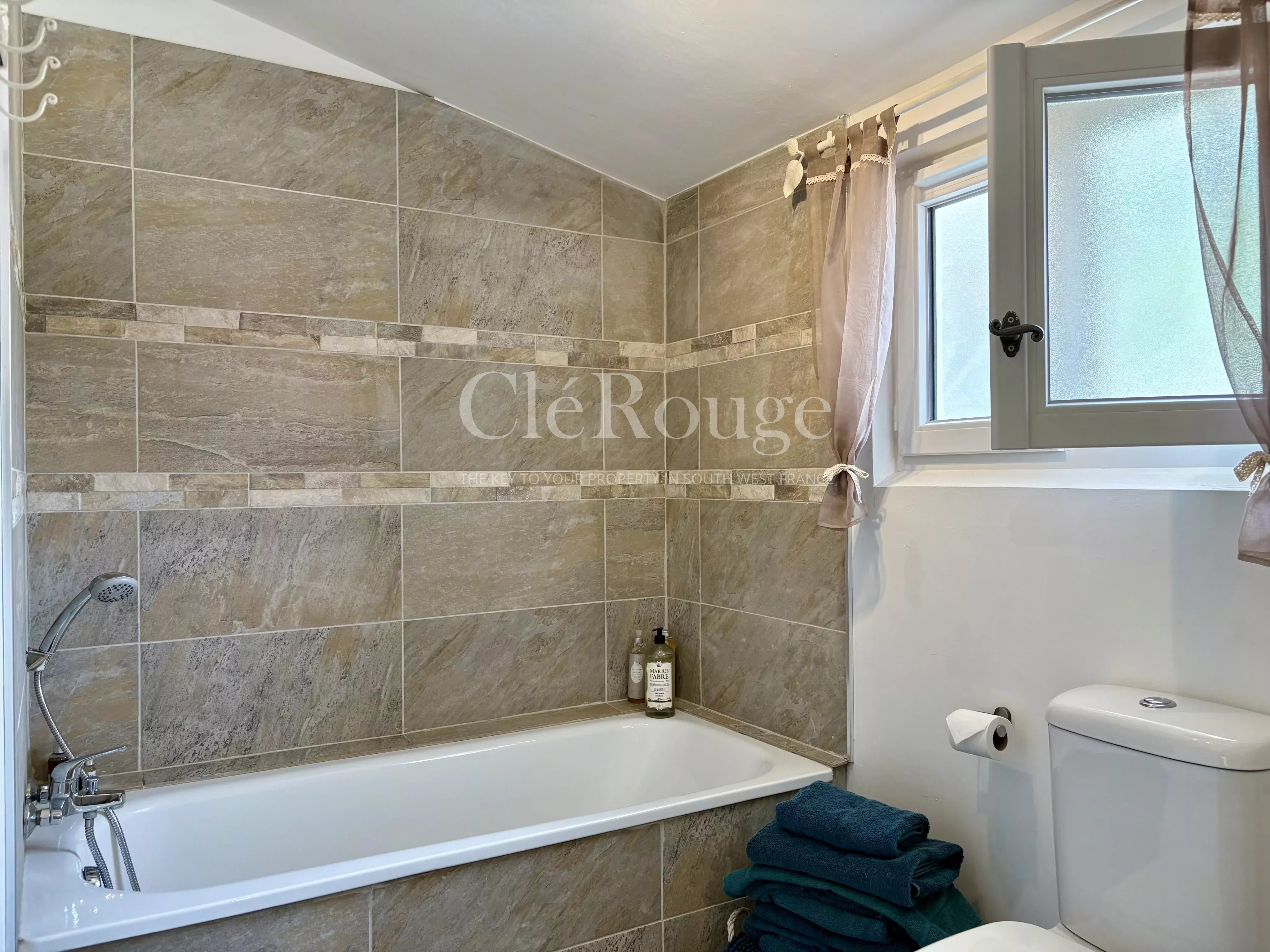 Proche de Duras - Maison en pierre au charme intemporel avec piscine chauffée