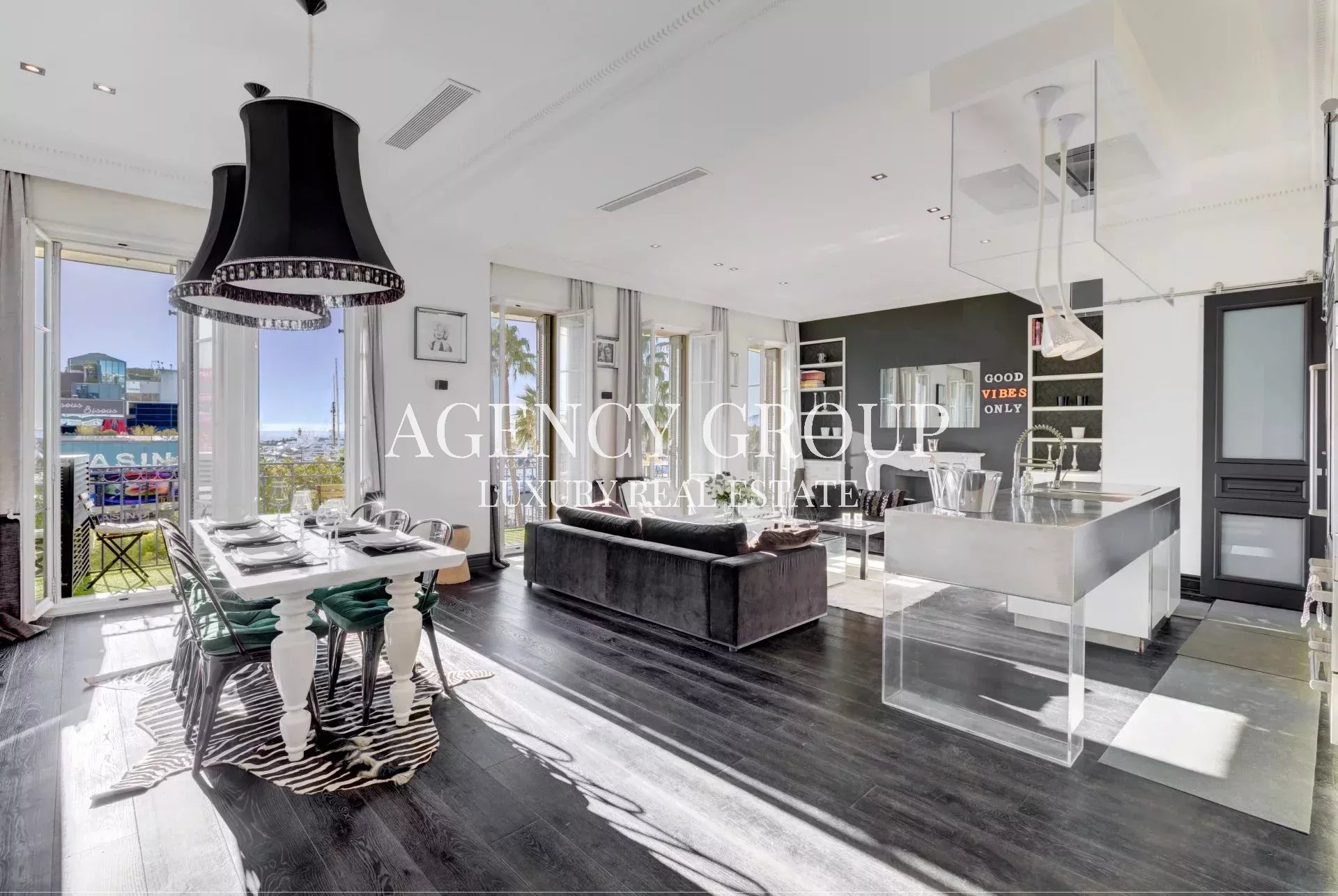 A vendre - Appartement 4 pièces - vue mer - forte rentabilité Cannes Croisette