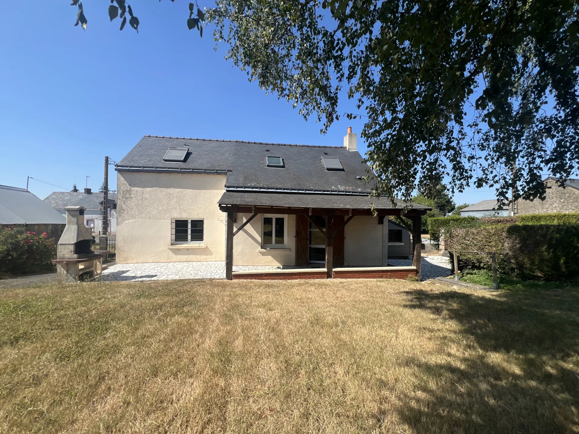 Charmante maison de campagne avec beau terrain