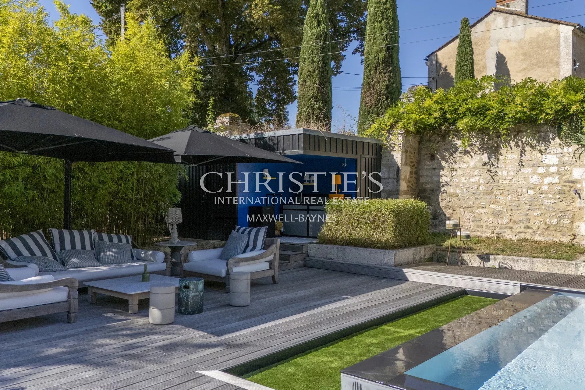 13 Bedroom Villa/Townhouse's Image 6
