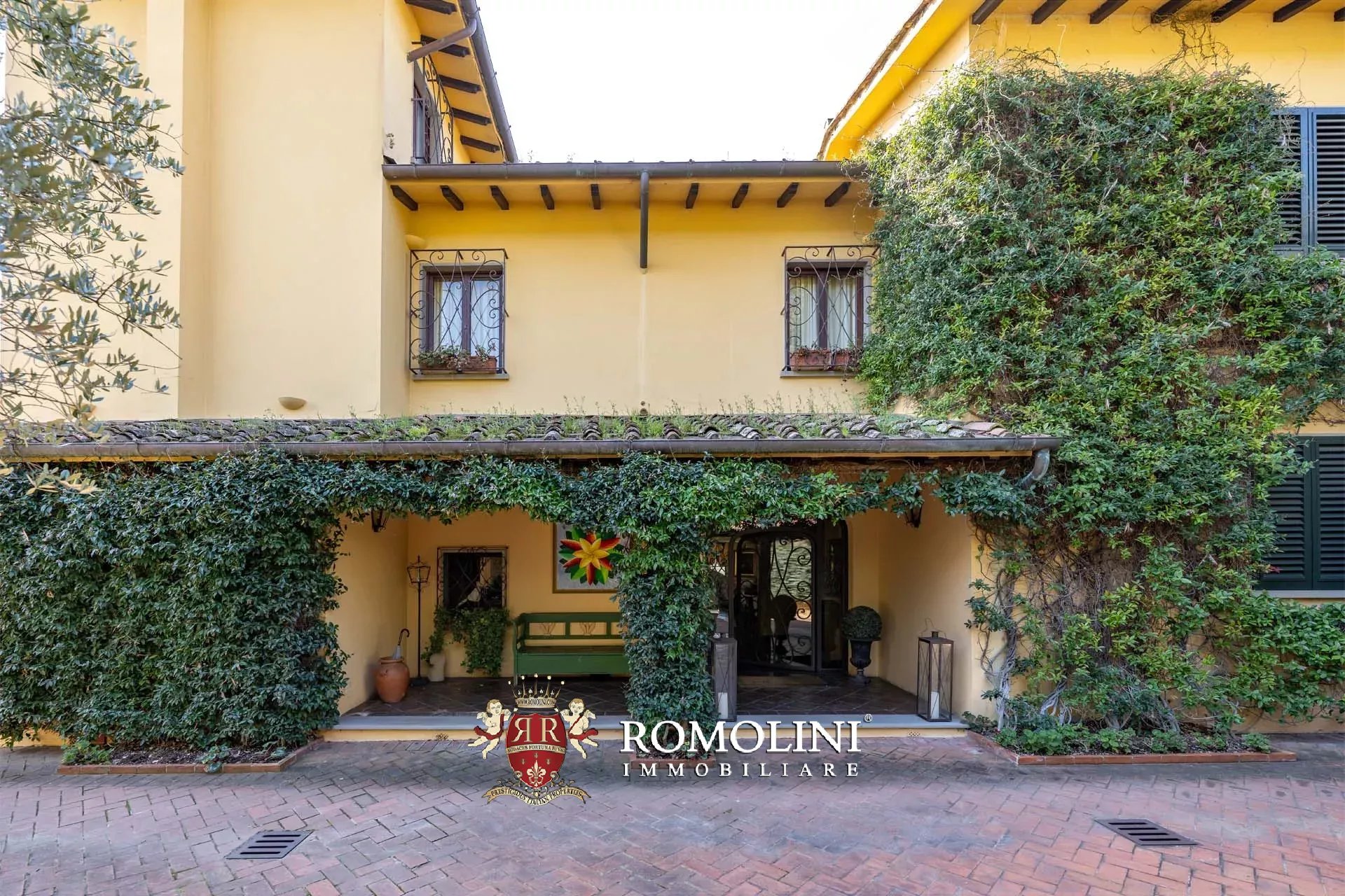 10 Bedroom Villa/Townhouse's Image 35