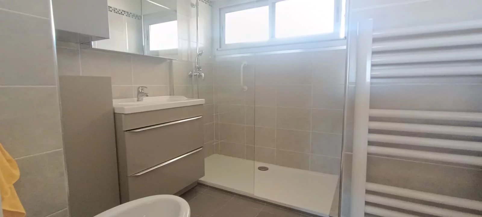 Agréable deux pièces, dernier étage,  à 2 pas de la mer