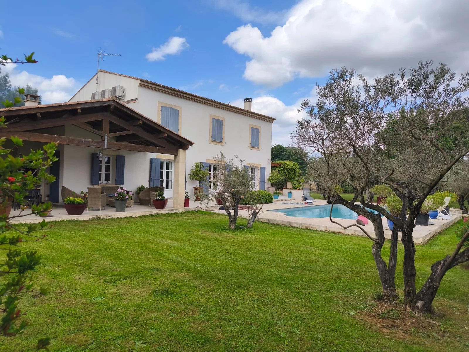 Propriété contemporaine Arles