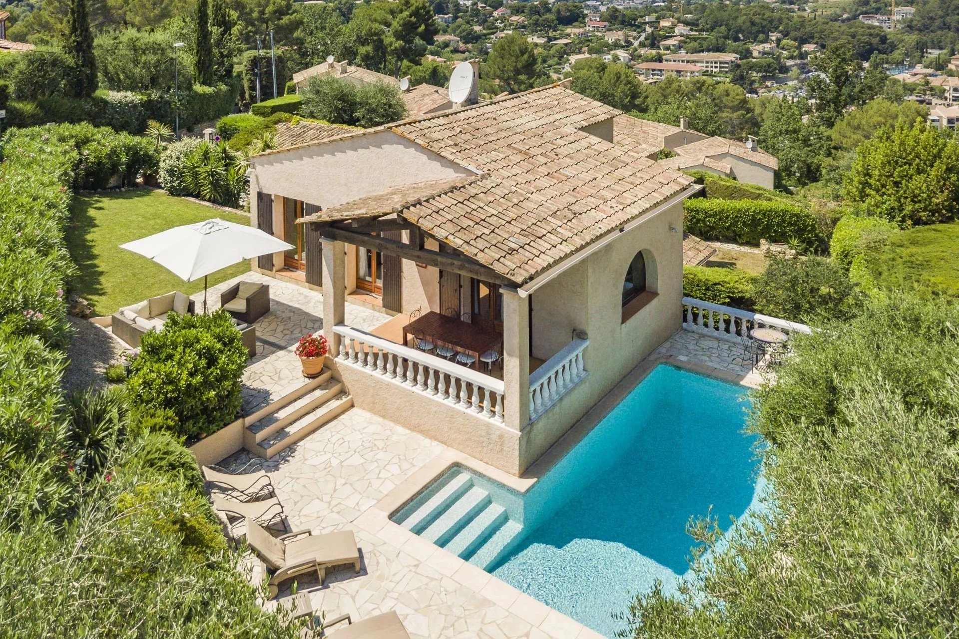 Image of Villa - 3 Bedrooms for Sale in Alpes-Maritimes-Mougins-France, Image 2
