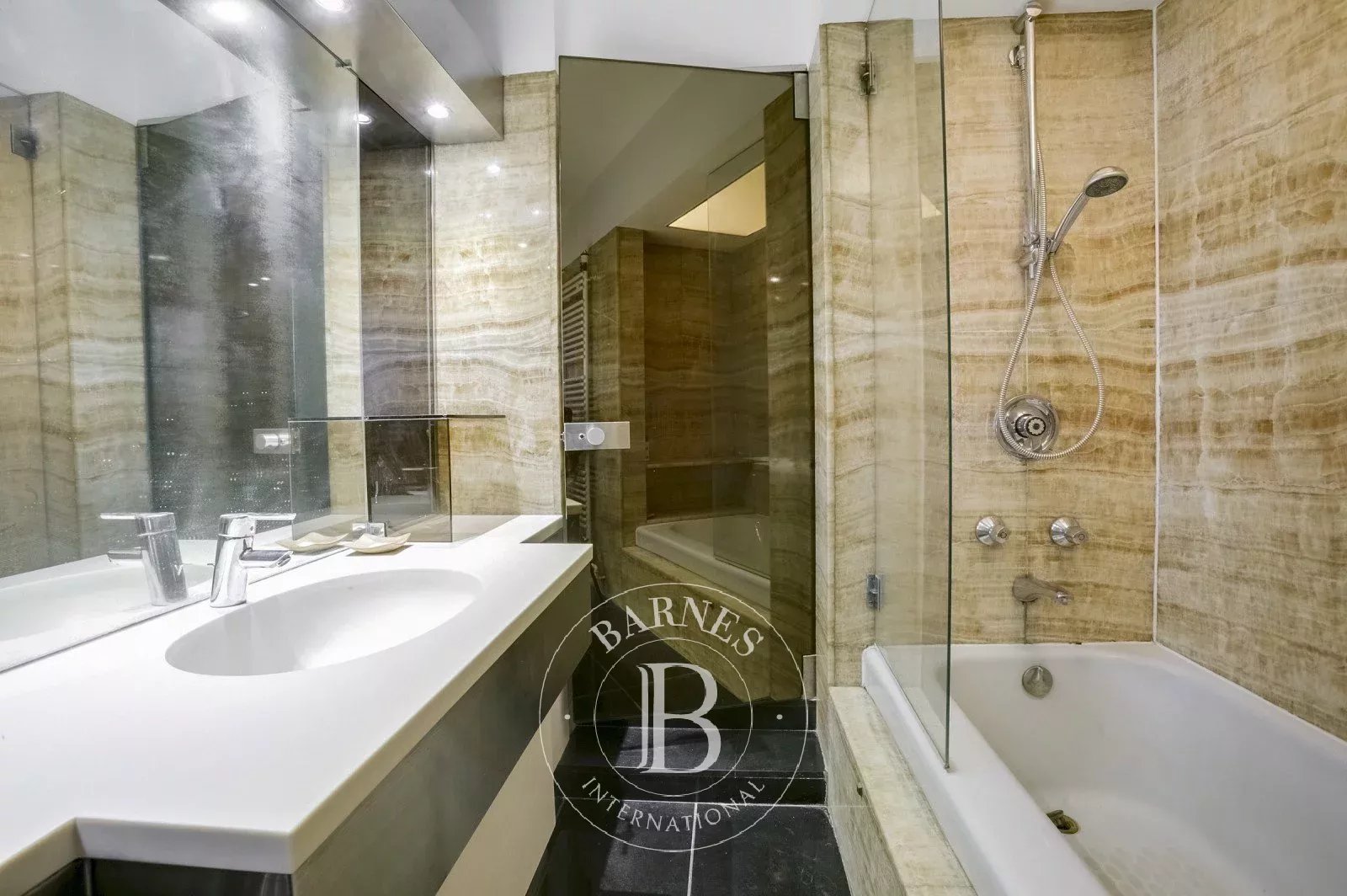 Daire Paris 16ème - picture 12