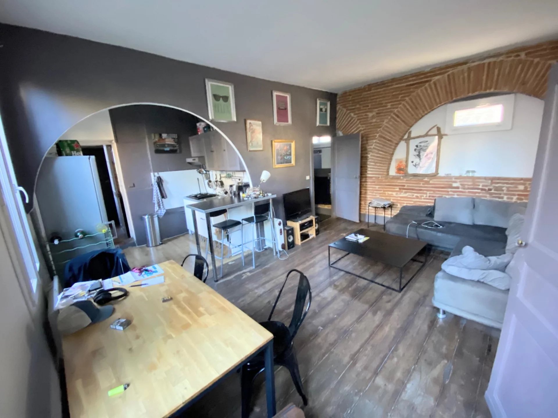 PLACE DUPUY,  SPACIEUX T2 DE 54 M² AU CALME