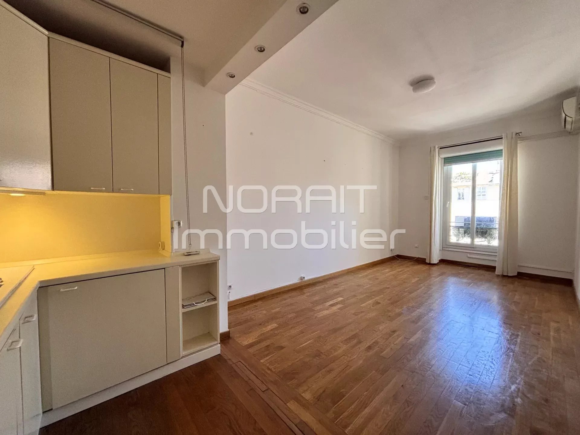 NICE - CARRE D'OR - STUDIO de 28.38 m2- AVANT DERNIER ETAGE - Photo 3
