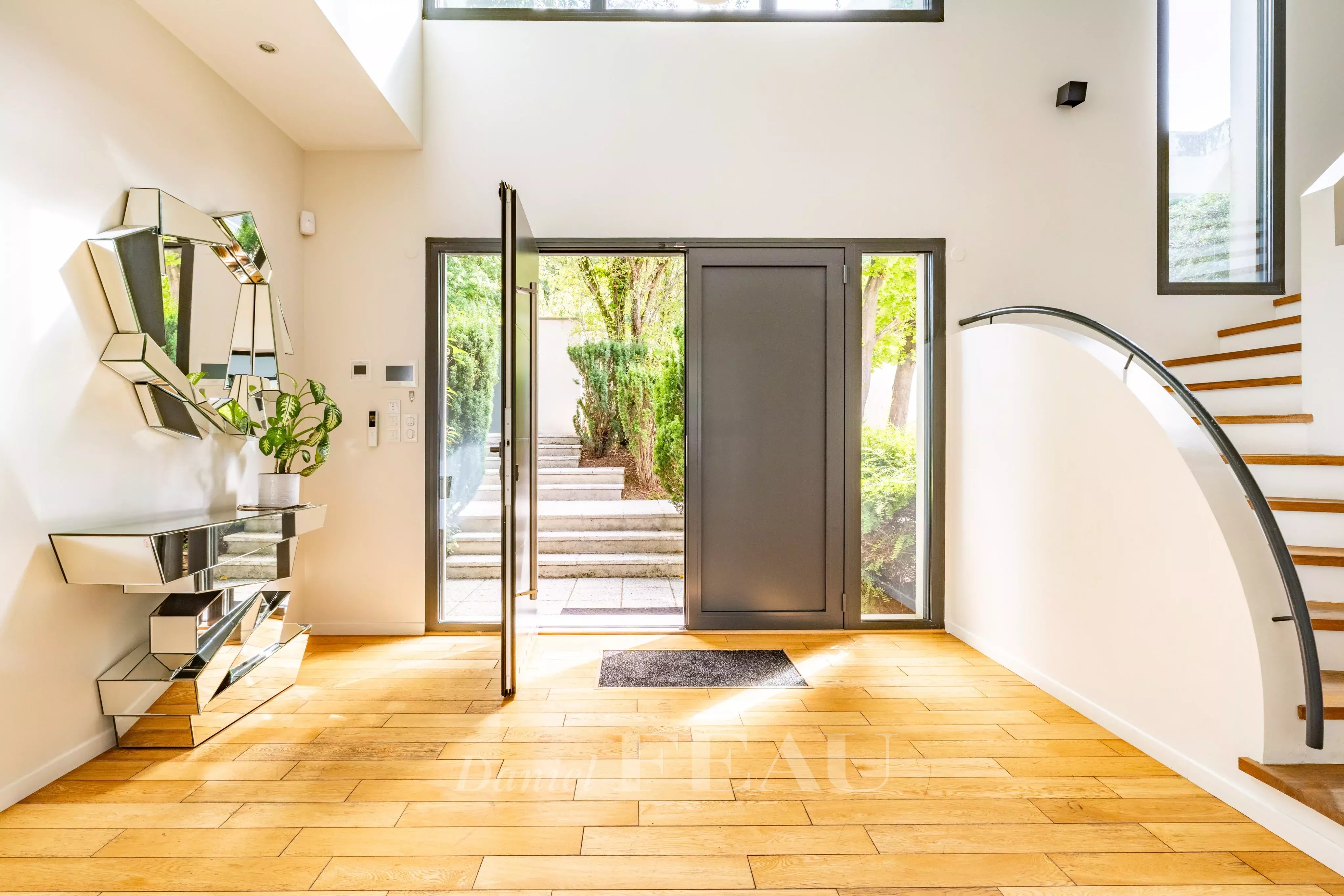 EXCLUSIVITÉ- La Celle-Saint-Cloud – Élégante maison contemporaine avec piscine intérieure