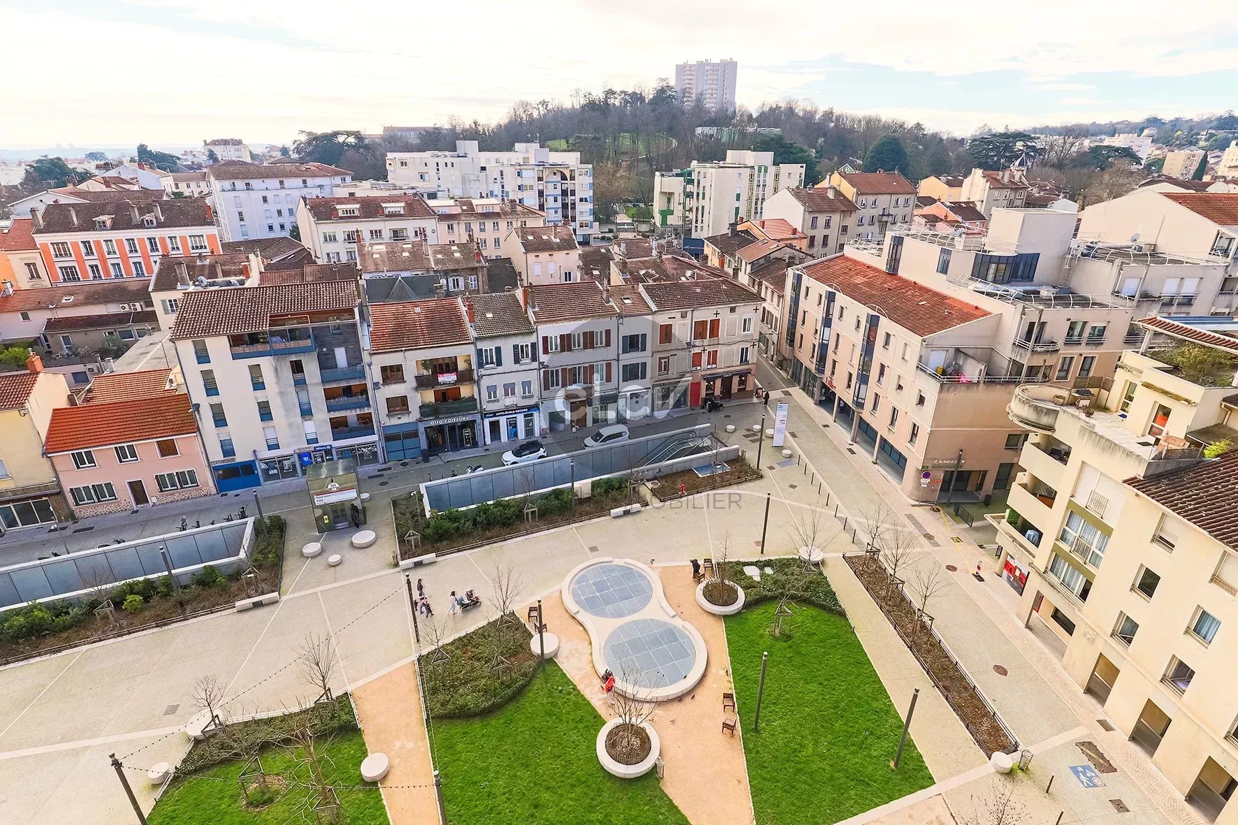 PLEIN CENTRE VILLE : Grand T3 avec vues à rénover