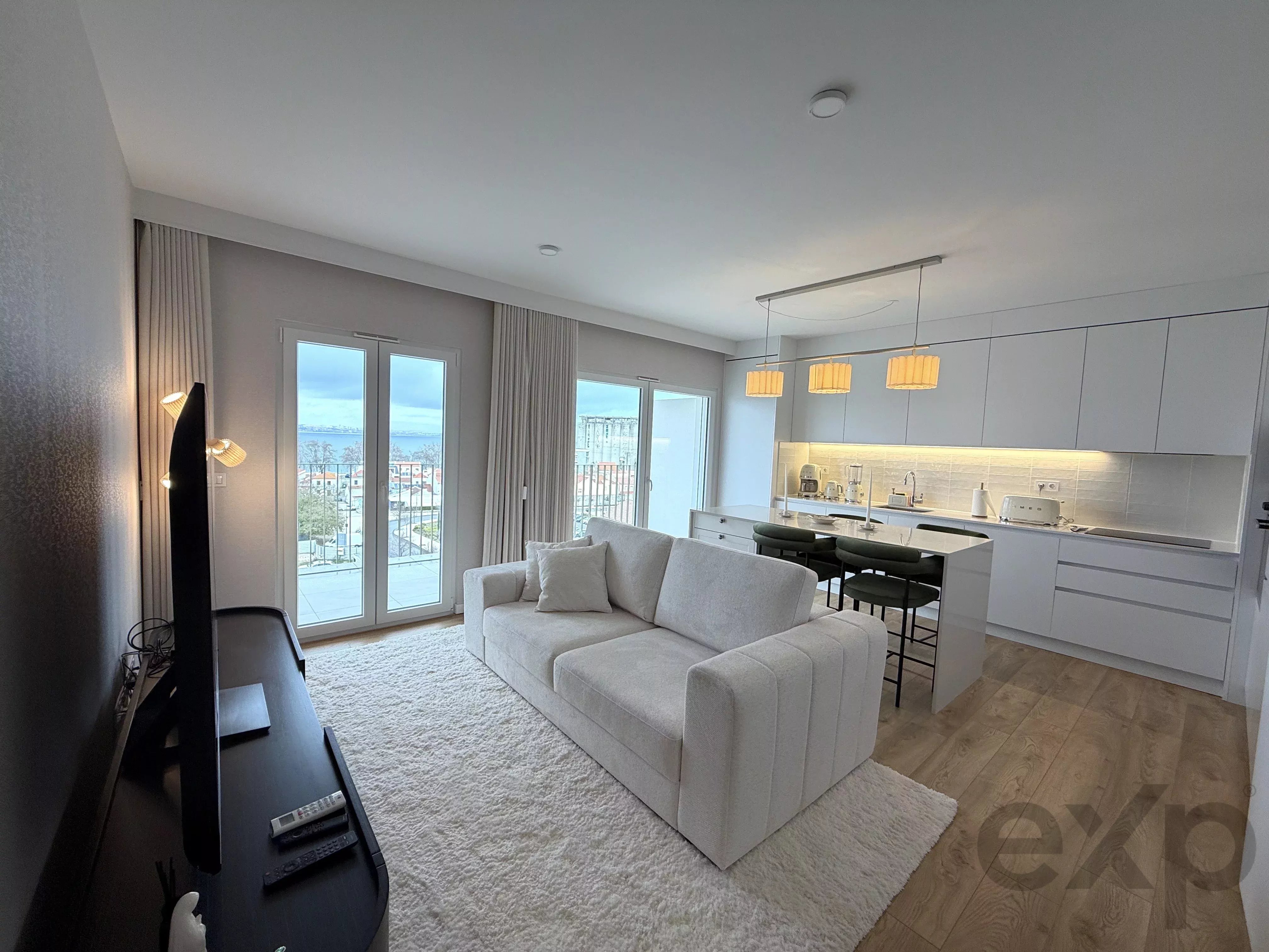 2-BEDR. SUITE, POOL, BALCONY, GARAGE 86647813 image 1
