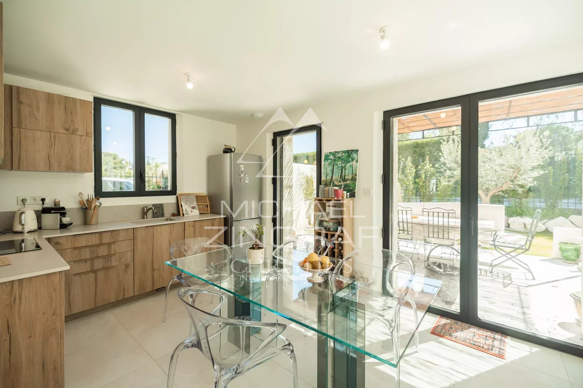 4 Bedroom Villa/Townhouse's Image 5