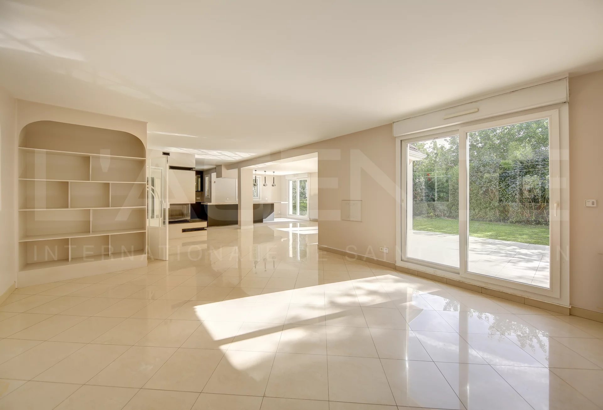 Agence immobilière de PARIS - LONDON - PAROS