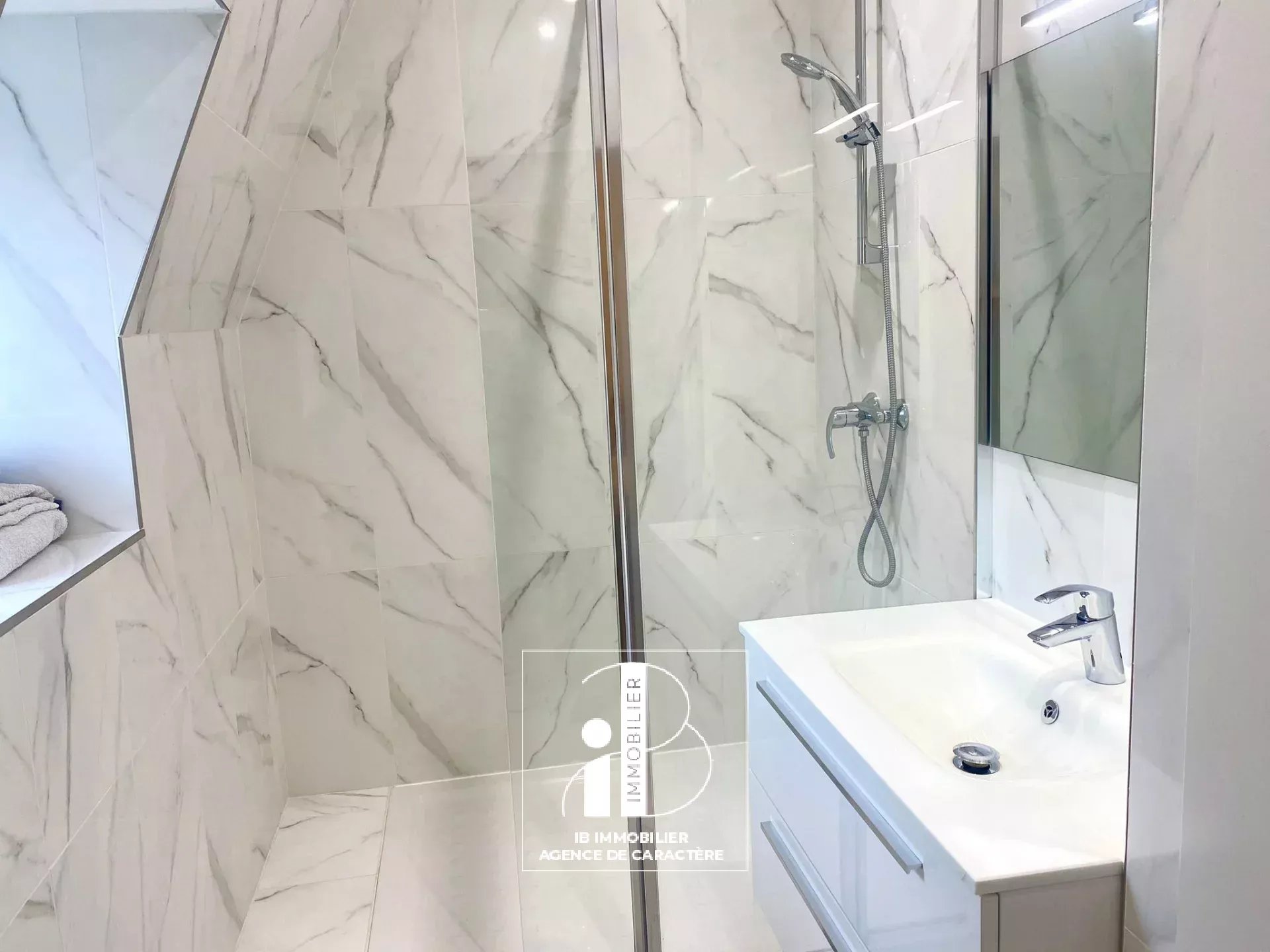 FONTAINEBLEAU NEAR CITY CENTER - INTERNATIONAL COLLEGE AND LYCÉE - PRIVATE Mansion XVIIIth.