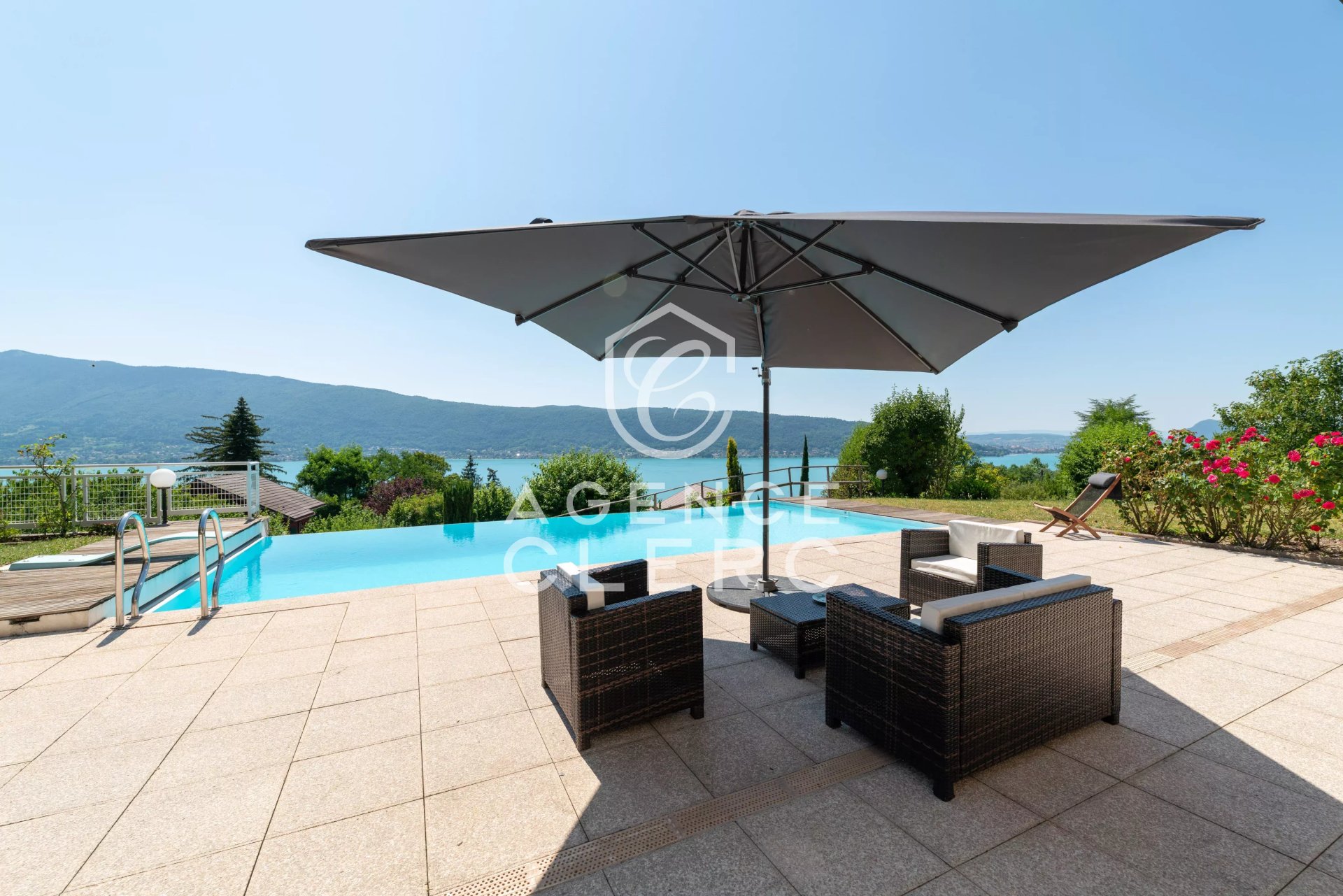 4 Bedroom Villa/Townhouse's Image 7