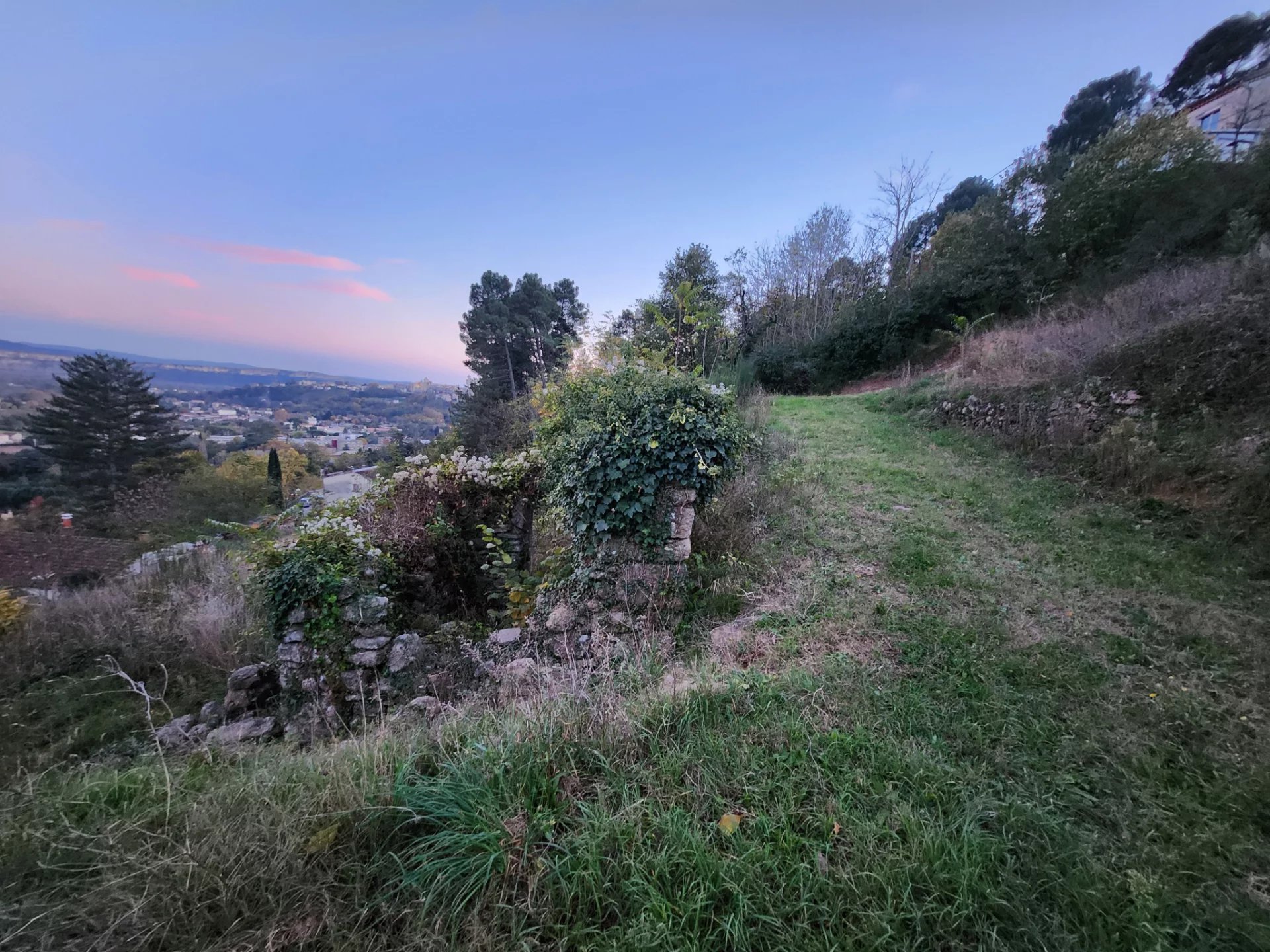 2 terrains de 1500 m2 côté à côté - vue - près du centre-vil