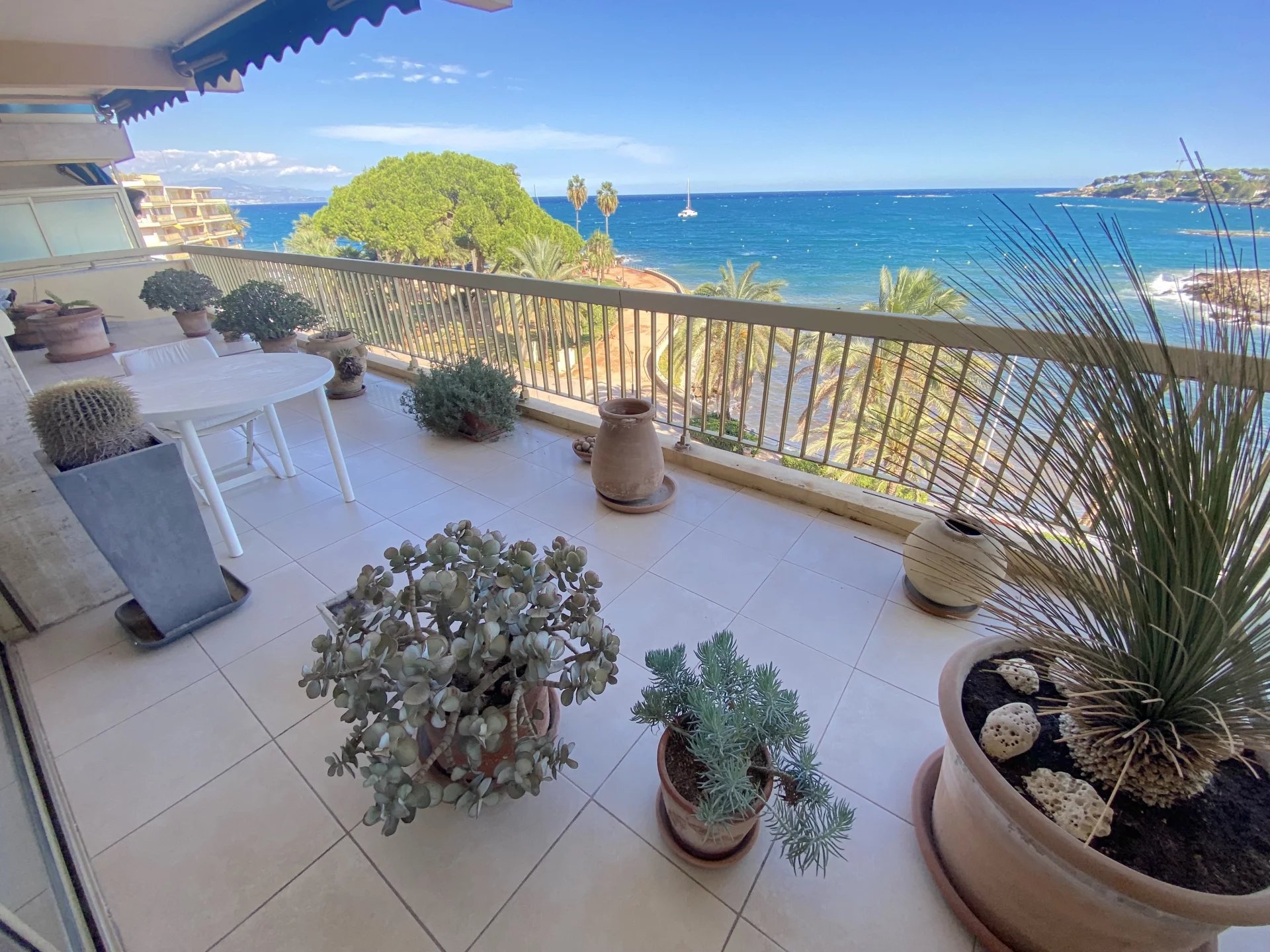 ANTIBES - ILETTE FRONT DE MER