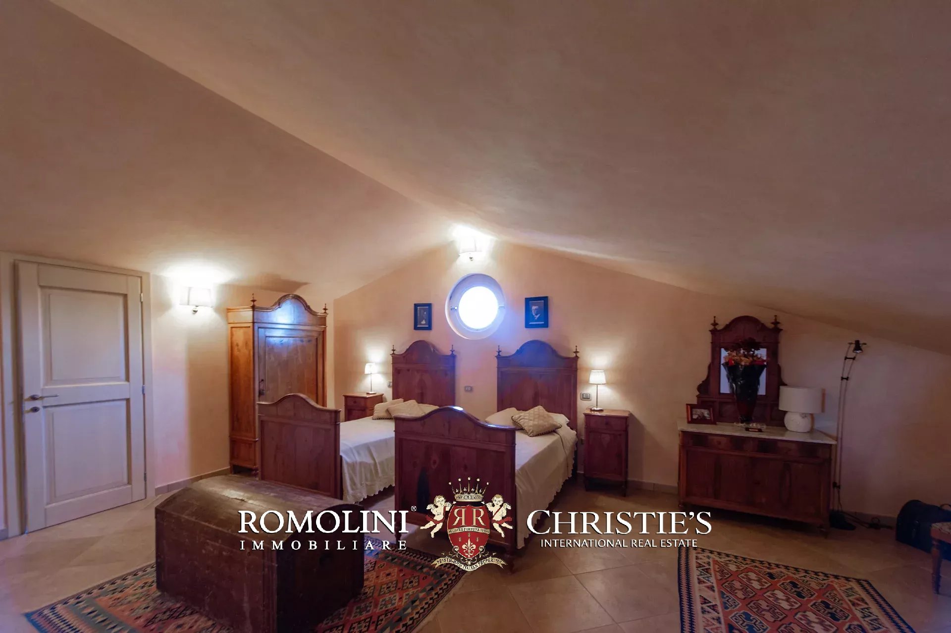 10 Bedroom Villa/Townhouse's Image 70
