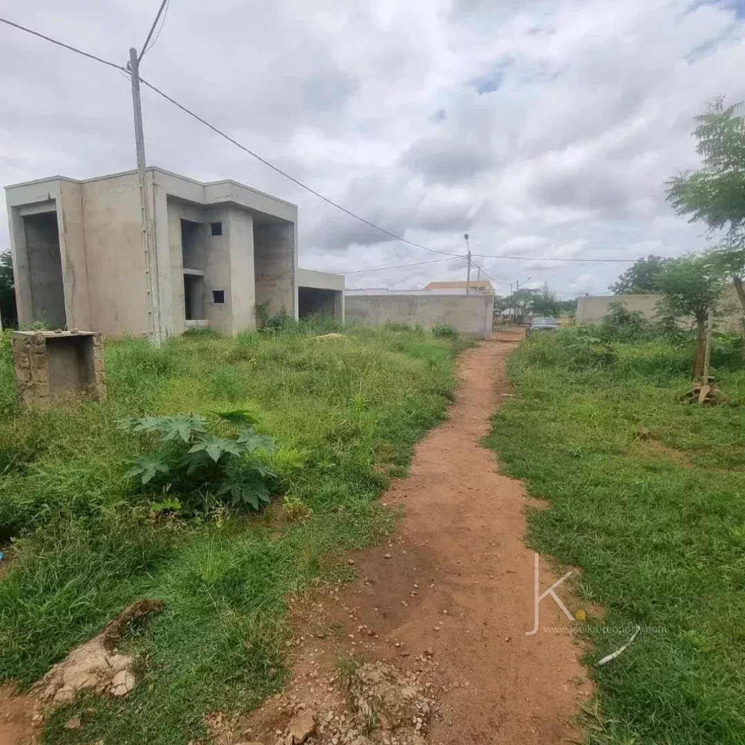 Sale Building land Yamoussoukro