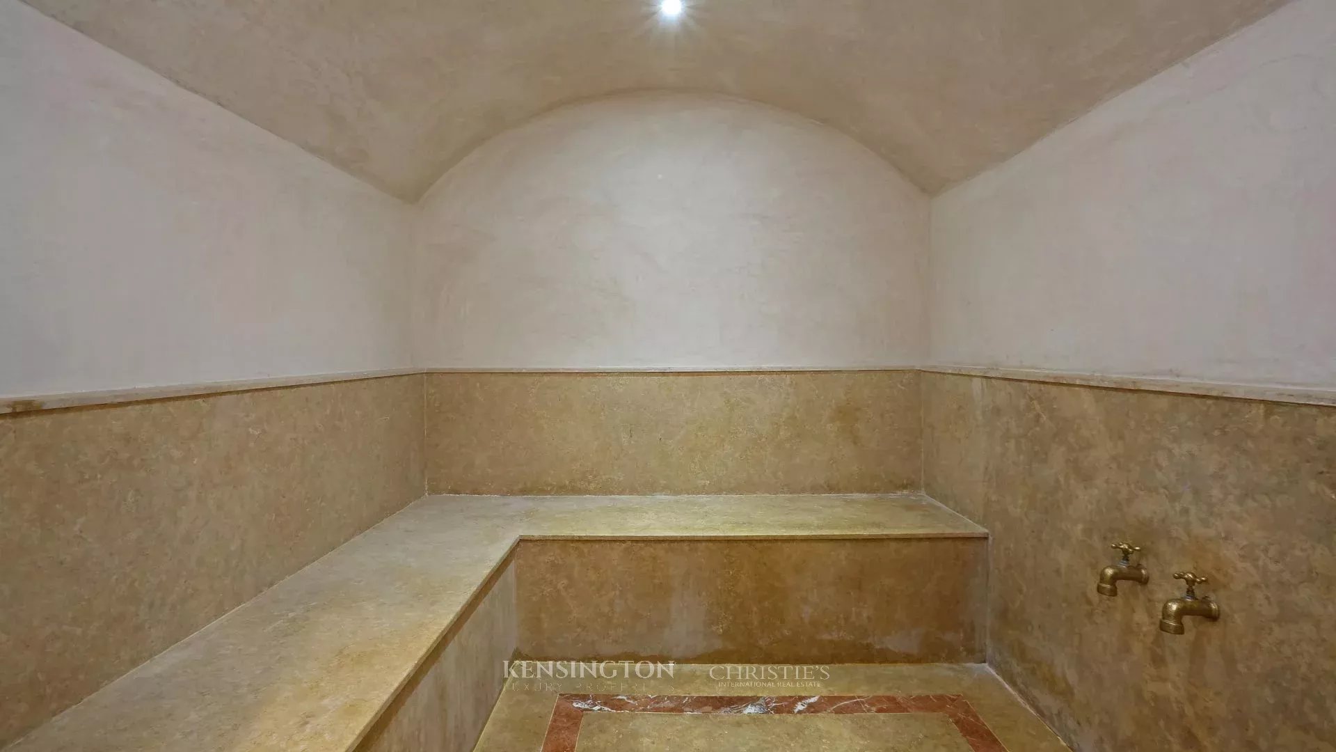 7 Bedroom Villa/Townhouse's Image 39