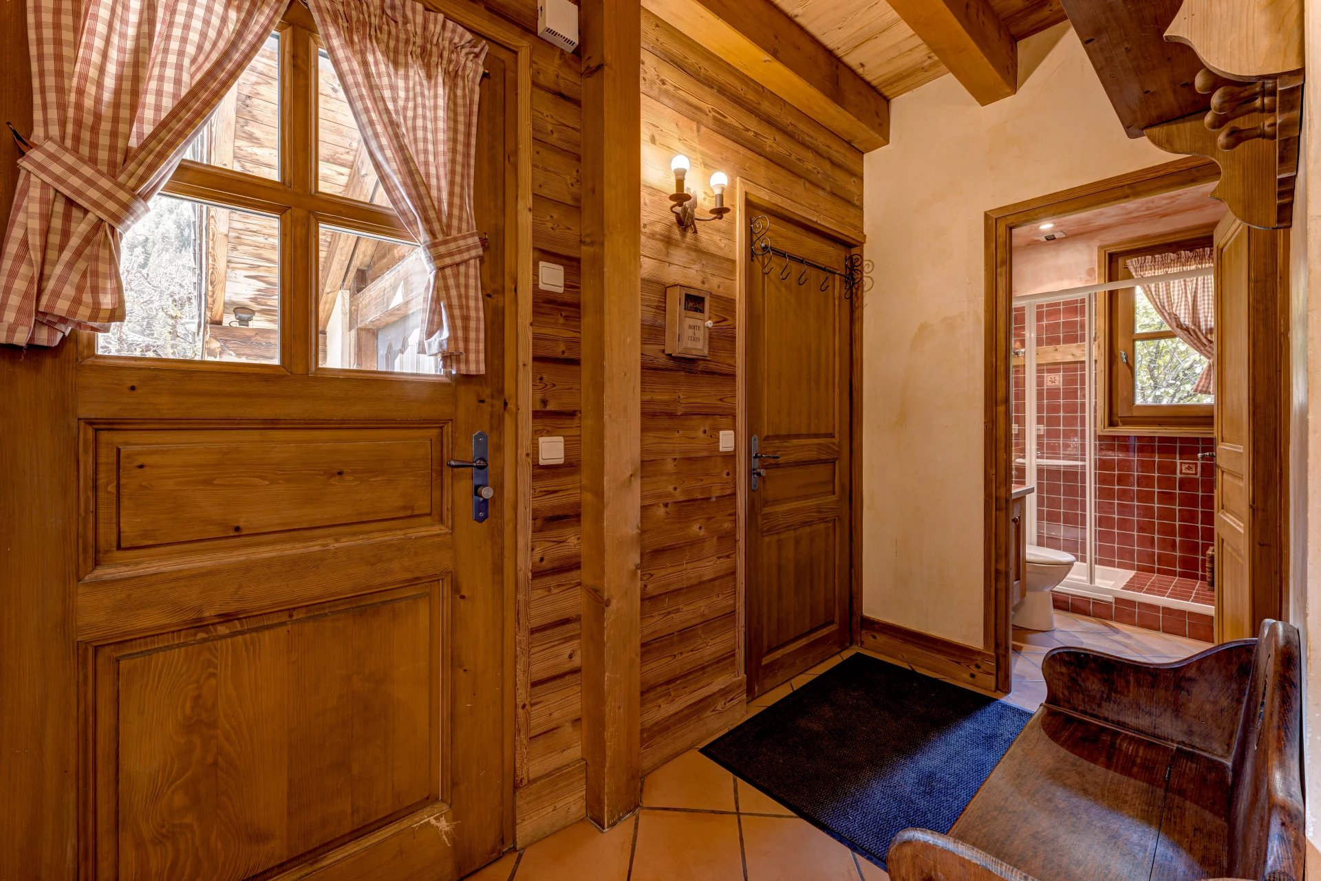 Photo of CHAMONIX - Classic alpine chalet with 6 bedrooms in Les Tines