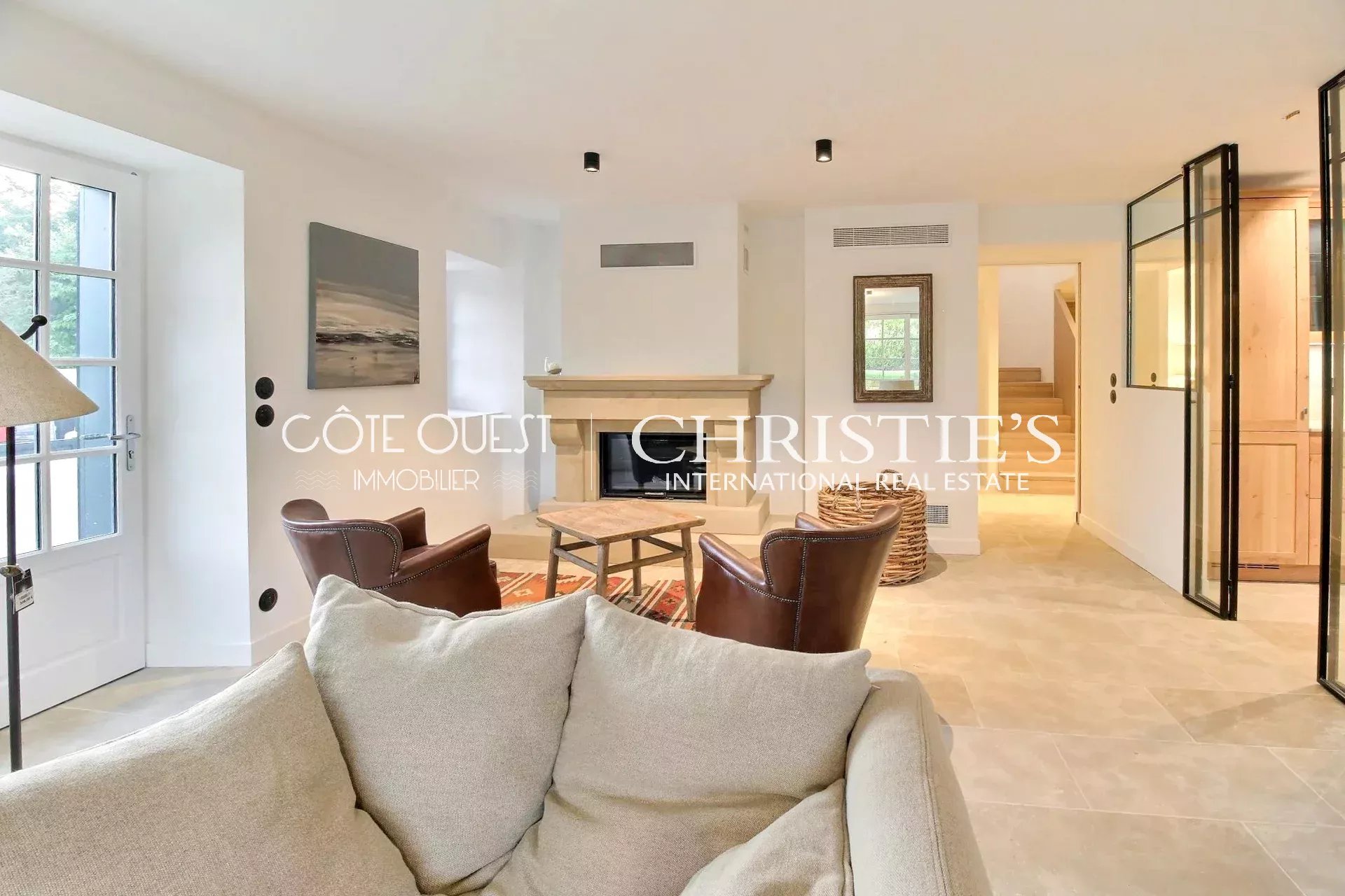 6 Bedroom Villa/Townhouse's Image 6