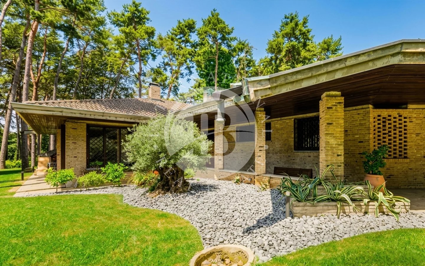 Villa in Appiano Gentile - view 1