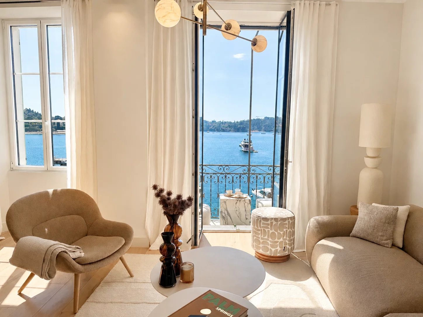 NEW!! VILLEFRANCHE-SUR-MER, MAGNIFICENT SEAFRONT APARTMENT WITH 2 BALCONIES