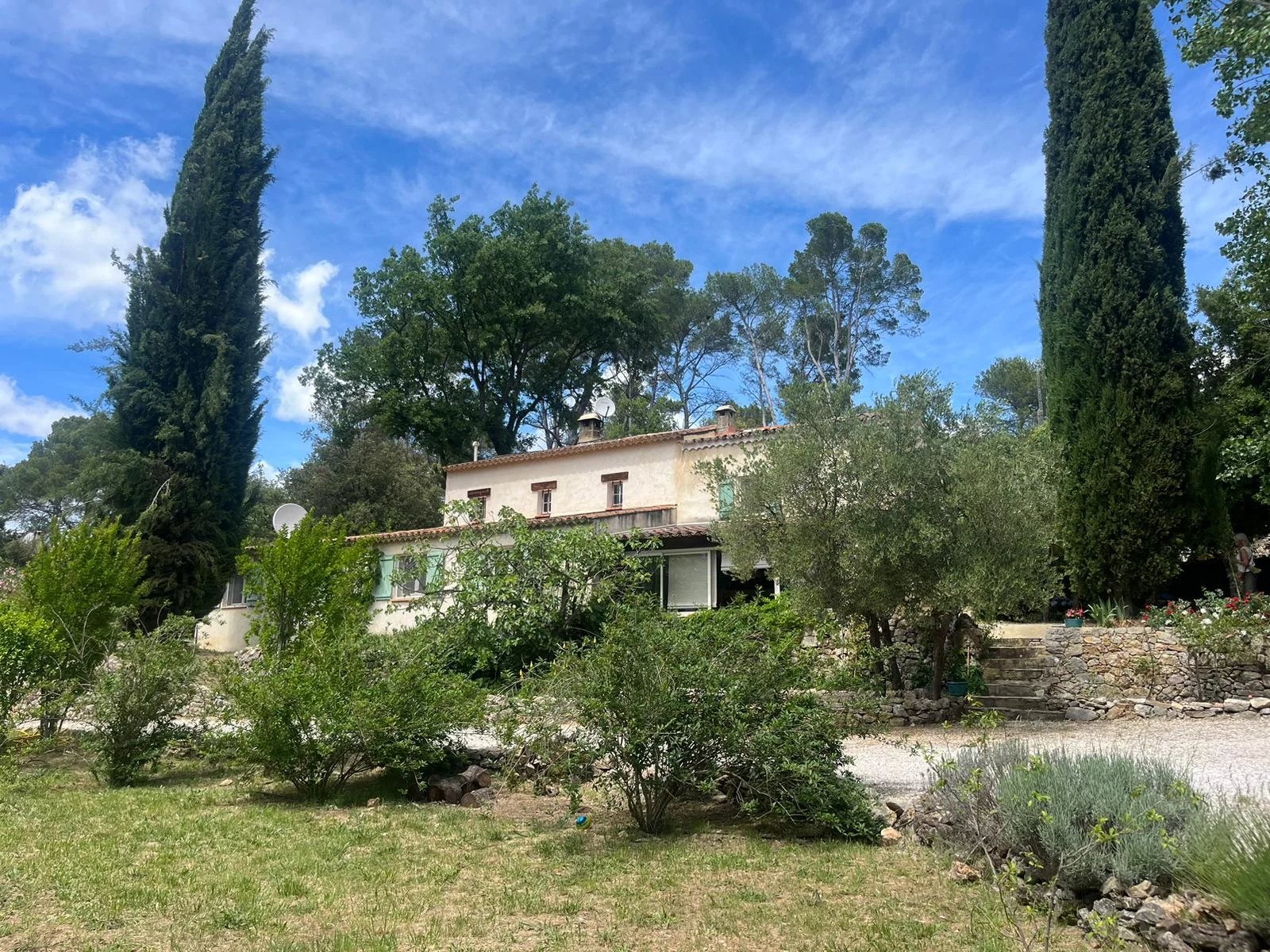 SUPERBE VILLA T5 LORGUES AVEC PISCINE A VENDRE