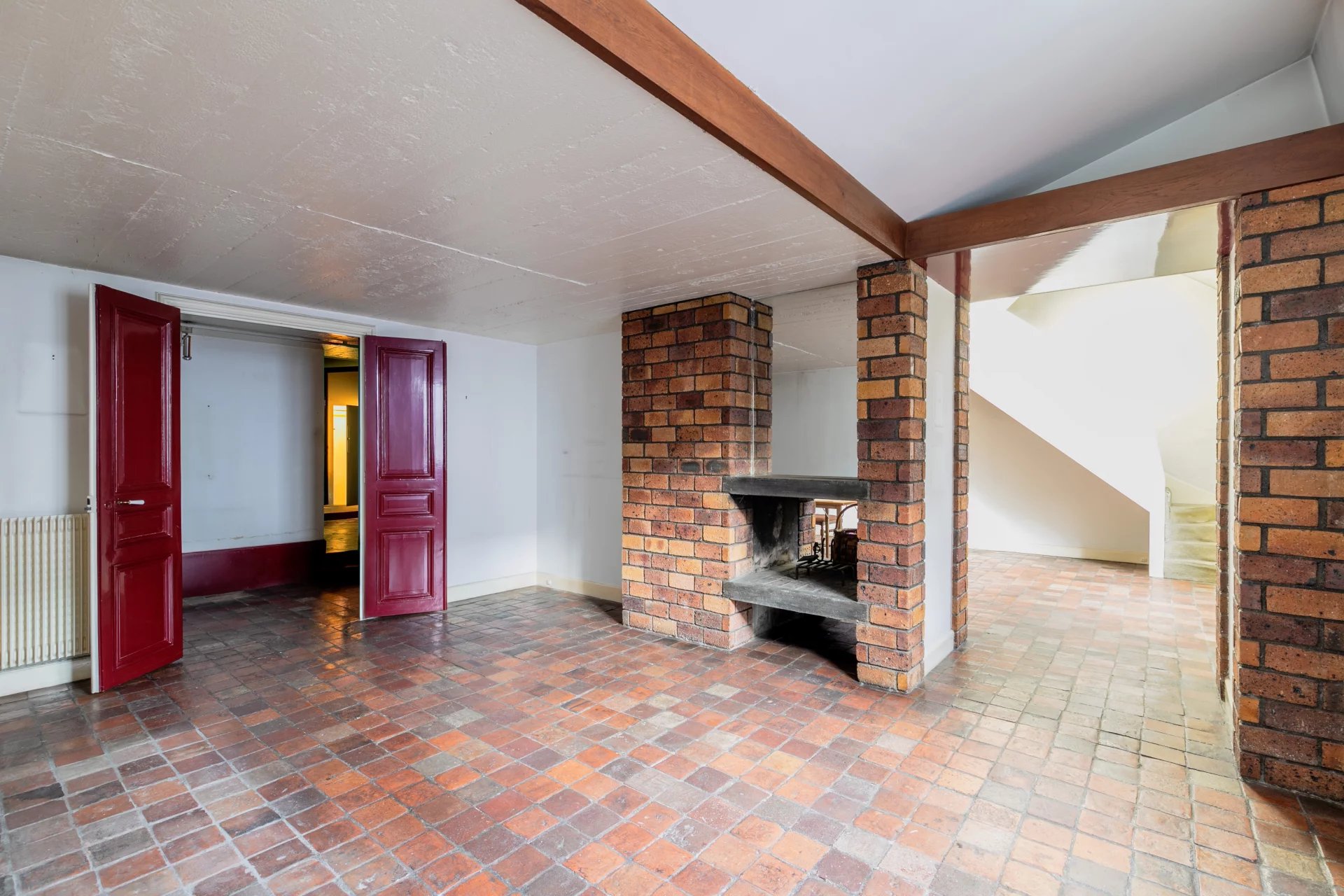 PARIS 4ème -  DUPLEX A L'ESPRIT MAISON AVEC TERRASSE A REINVENTER