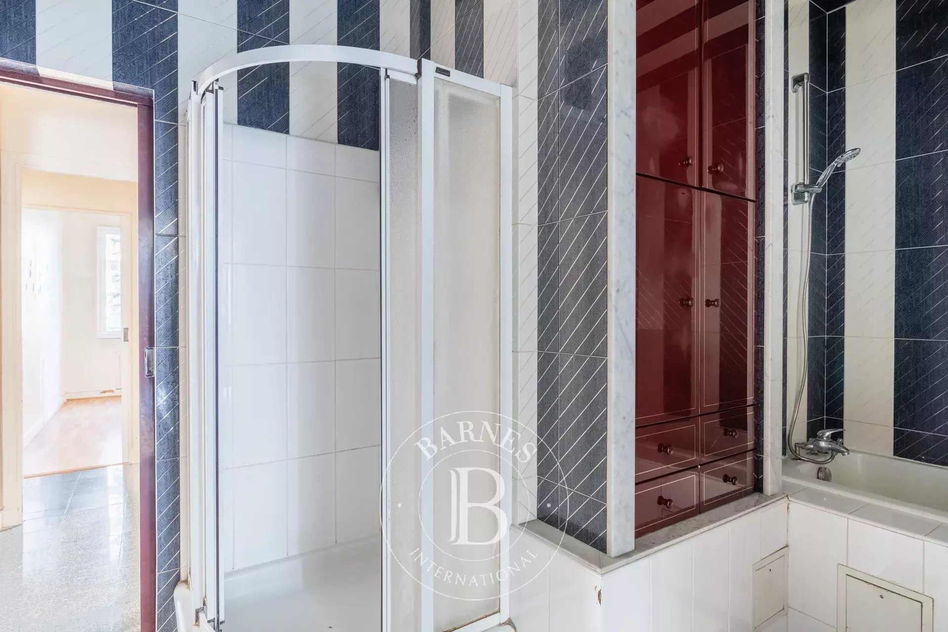 Exclusive listing - Neuilly-Golden Triangle - 3-bed apartment - Quiet and green surroundings - Balcony - picture 19