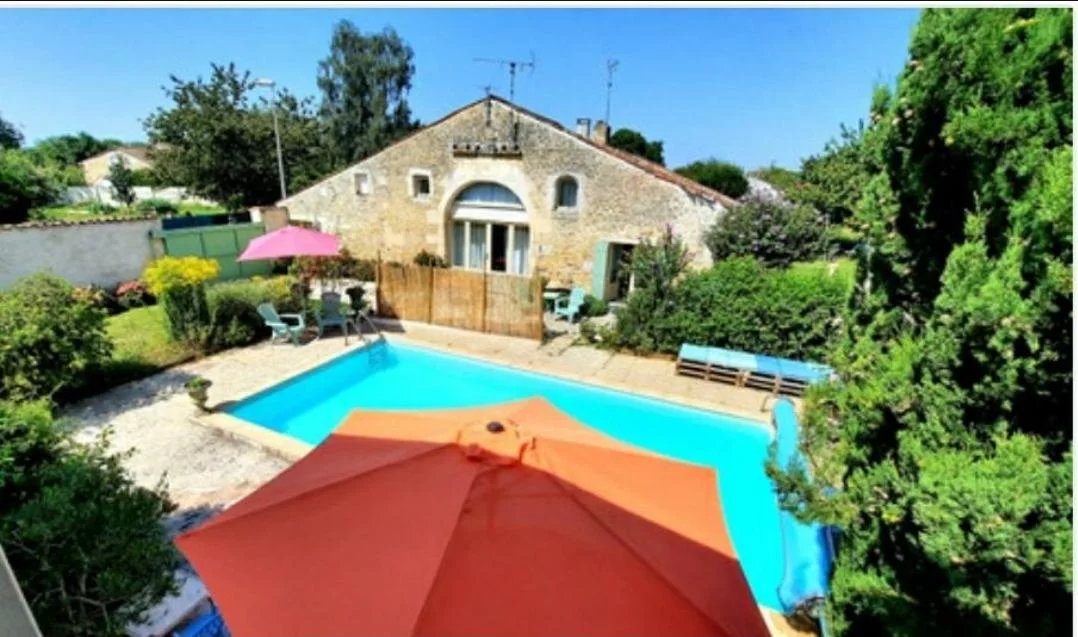 2 superb stone houses surrounding a fabulous pool