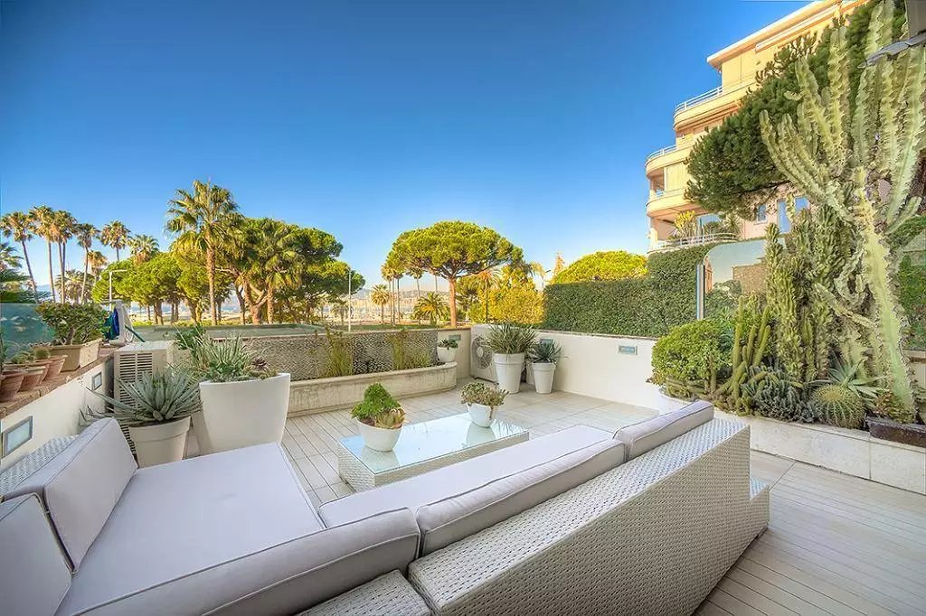 Cannes - Croisette, appartement en rez-de-jardin