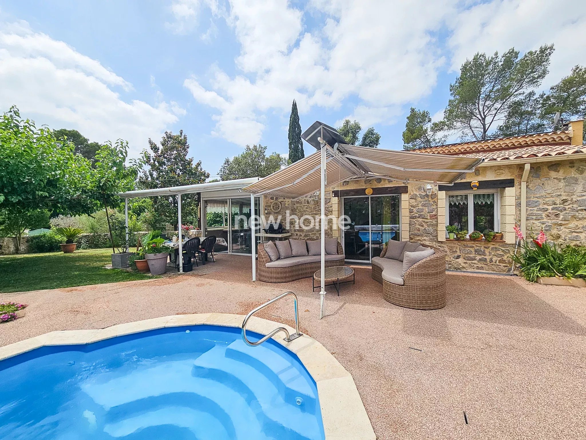 Charme authentique entre Lorgues et Draguignan : bastidon rénové avec jardin arboré et piscine