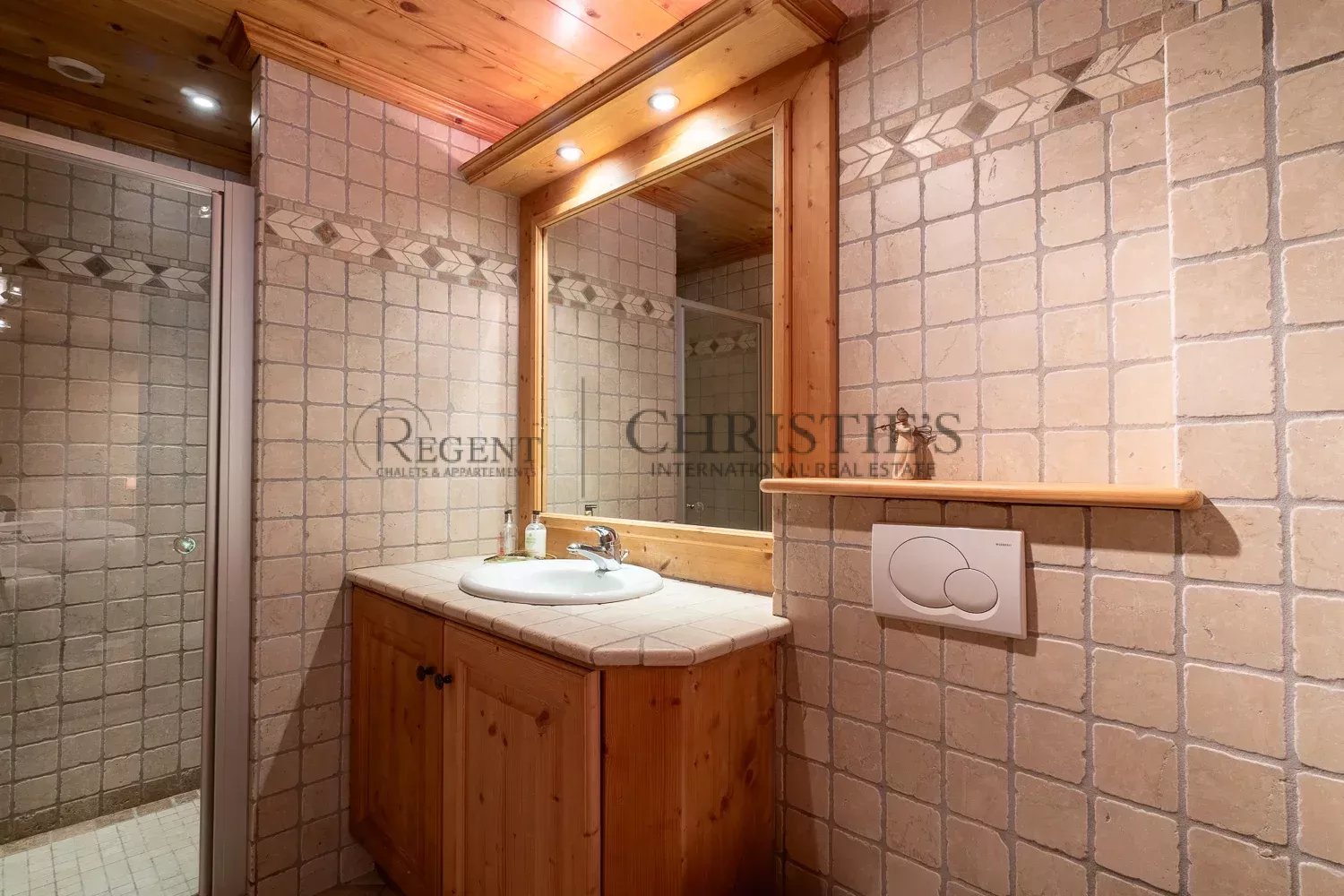 4 Bedroom Villa/Townhouse's Image 9