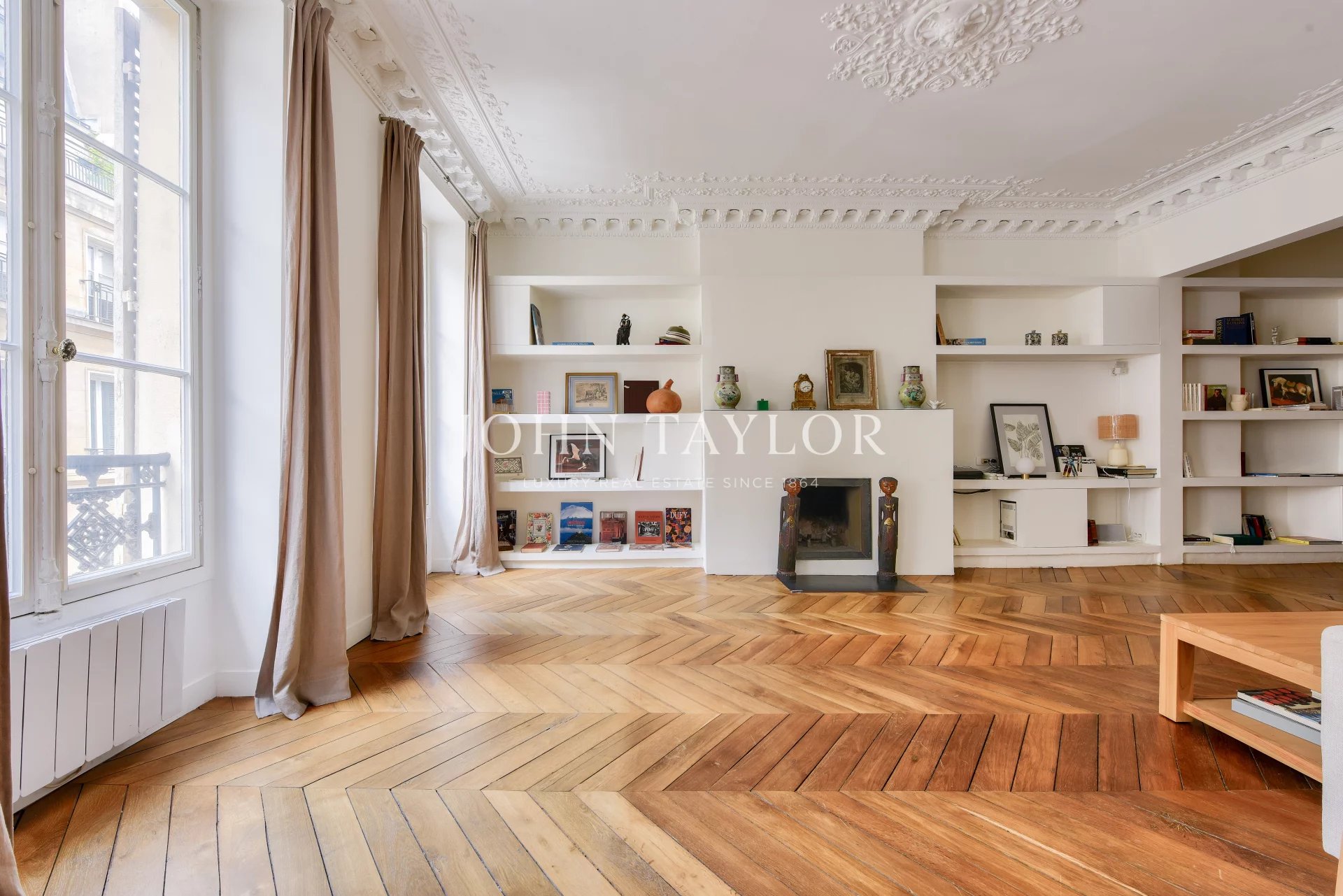 Sale Apartment Paris 8th