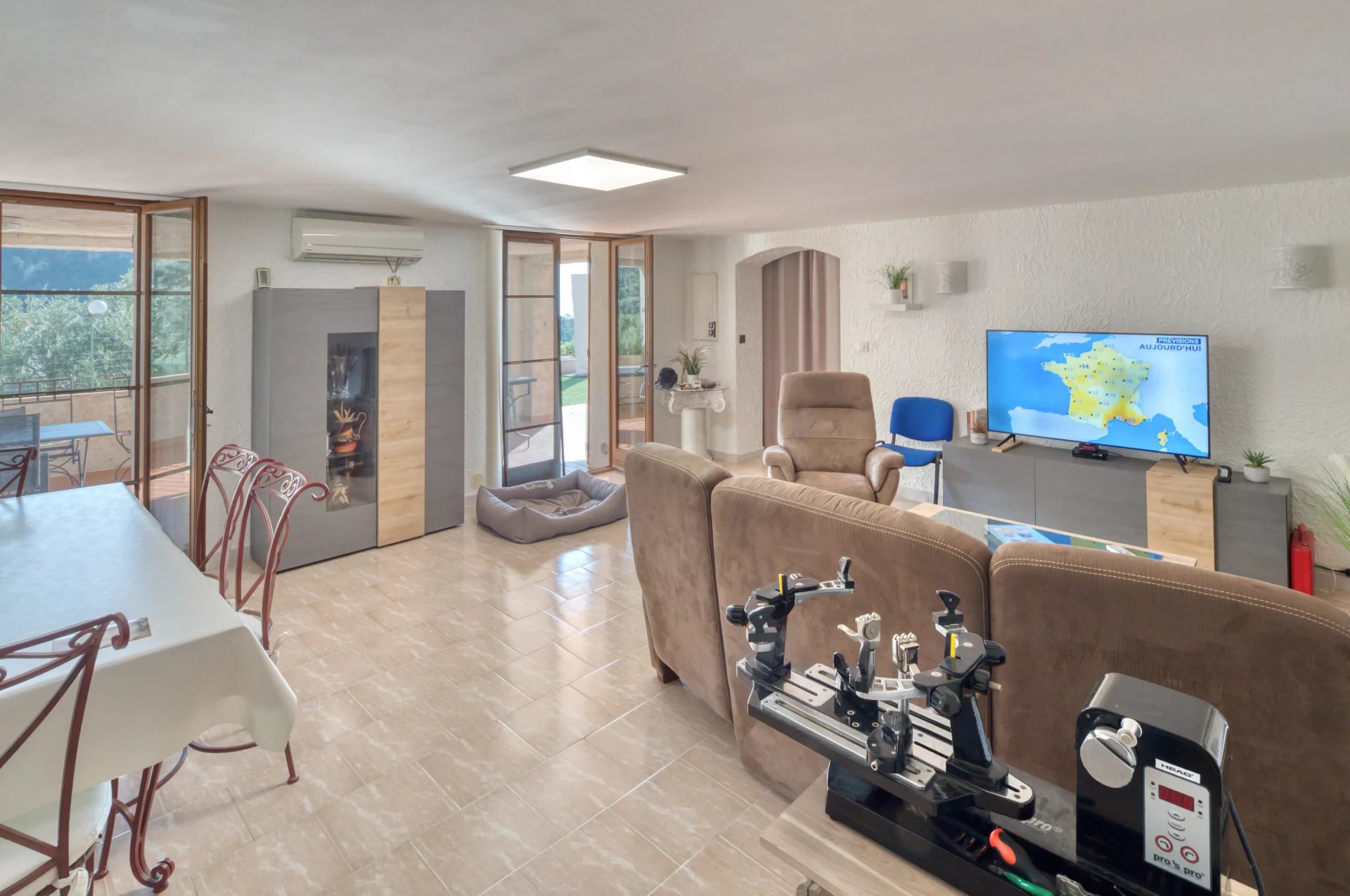 Èze – Villa de Prestige avec Vue Mer et Fort Potentiel – À 6 km de Monaco