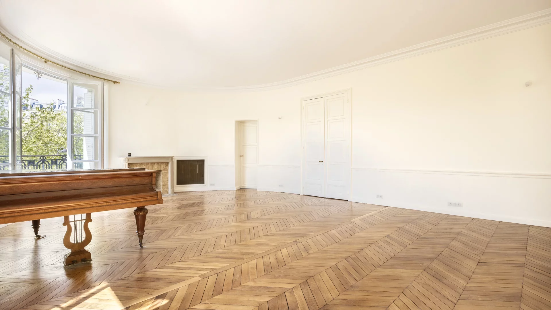 Paris 7e - CHAMP-DE-MARS / ÉCOLE MILITAIRE