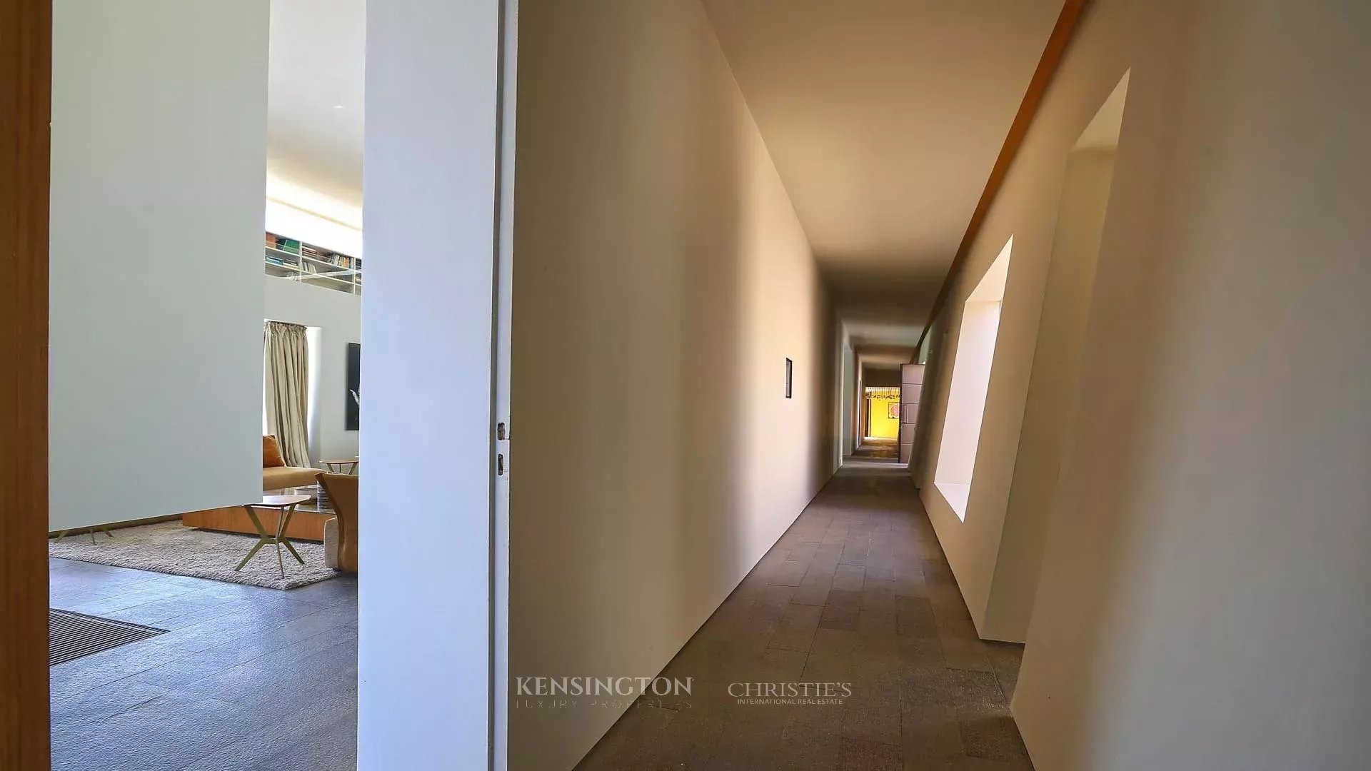 6 Bedroom Villa/Townhouse's Image 17