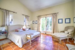 MOUGINS - VERY NICE PROVENCAL VILLA — photo 6 of 7