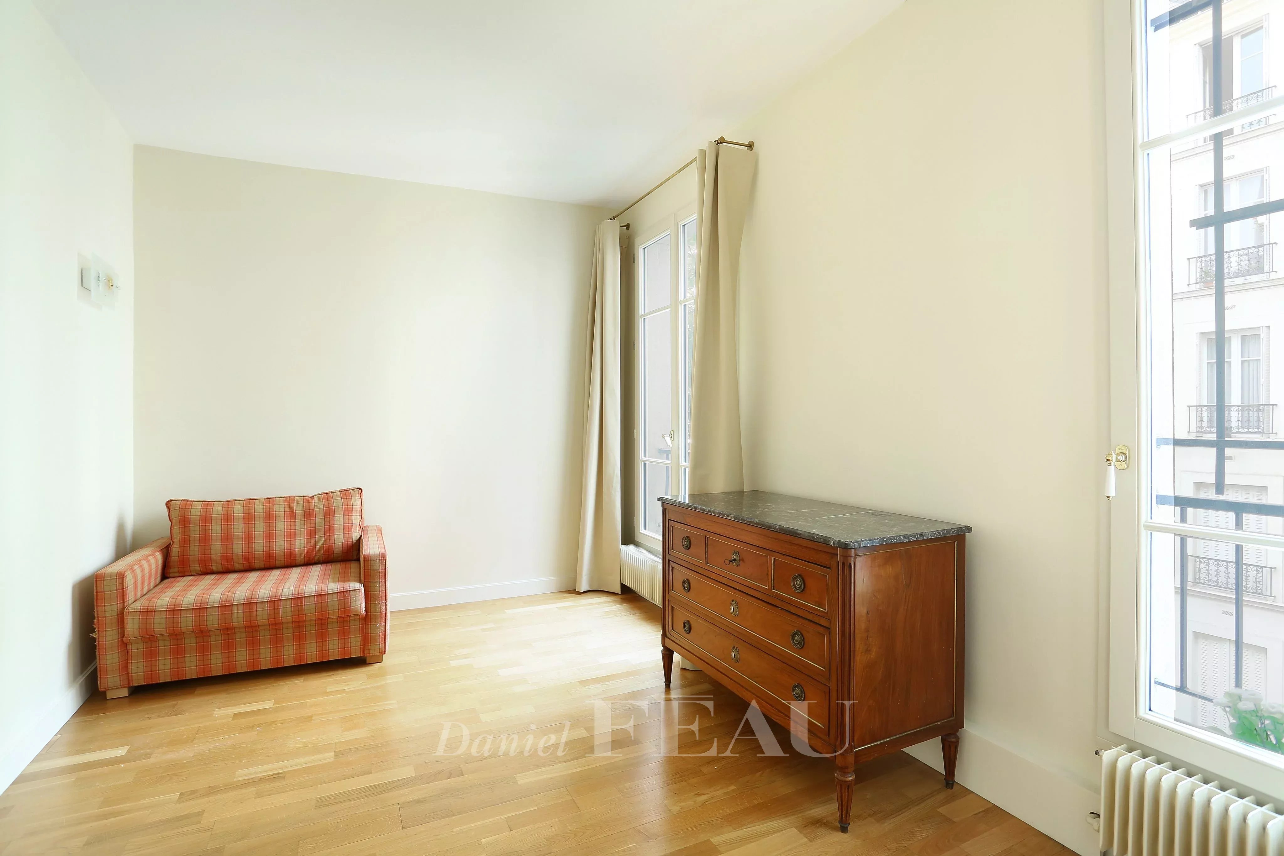 Bedroom Natural light Wooden floor