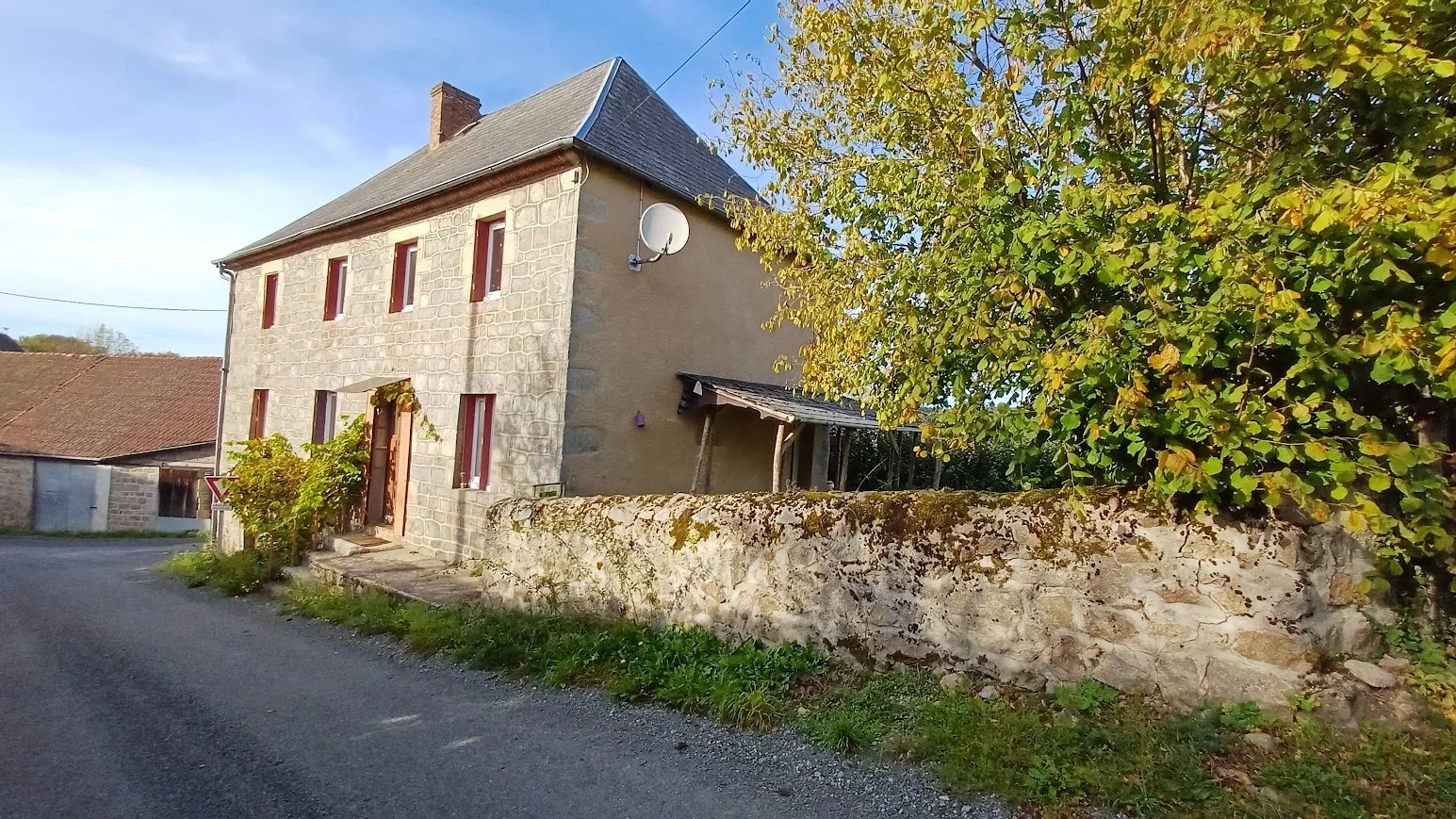 A vendre limite Puy de Dôme et la Creuse maison avec 4630m