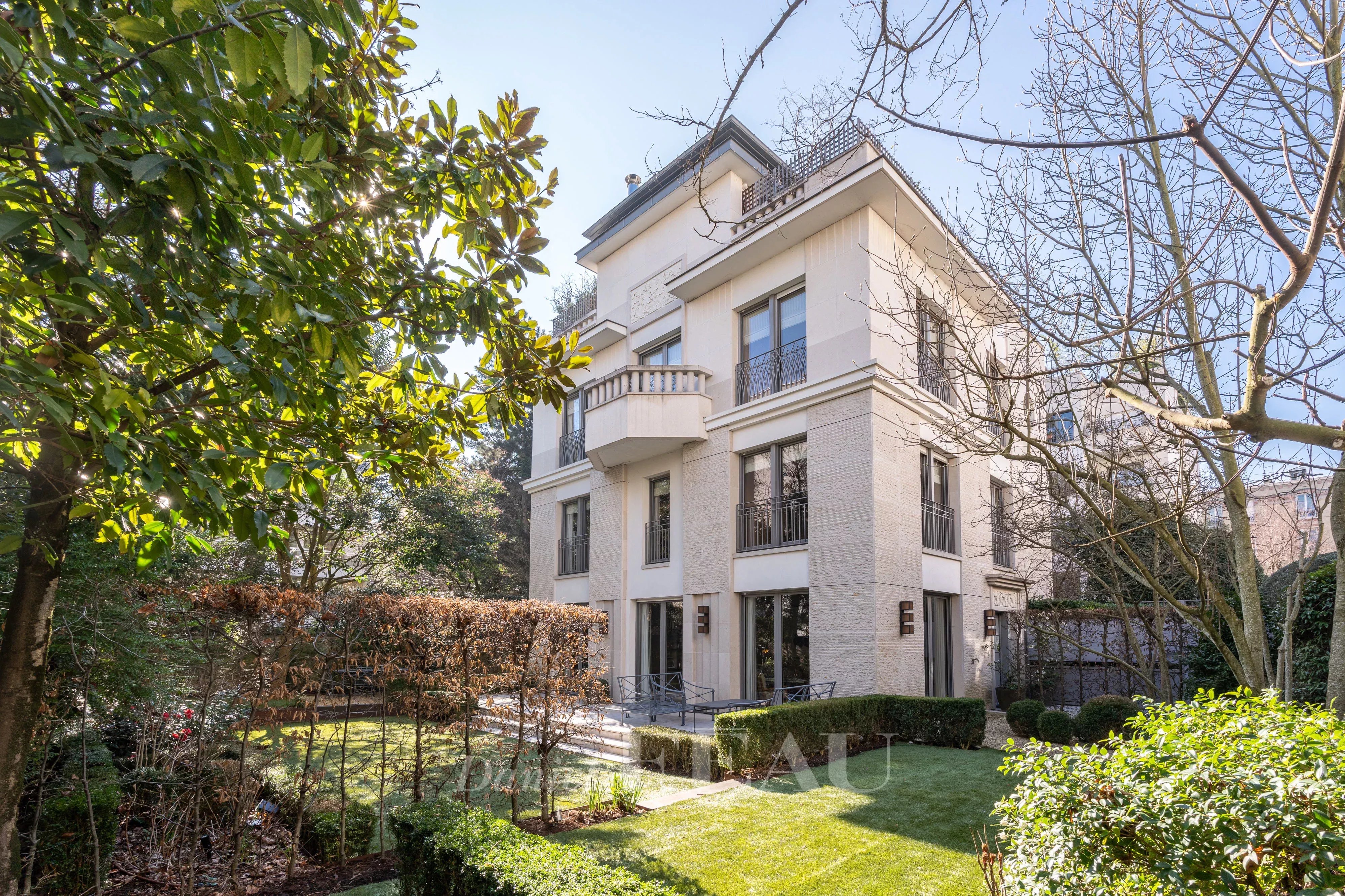 Neuilly-sur-Seine  - A 4-bed property with a garden