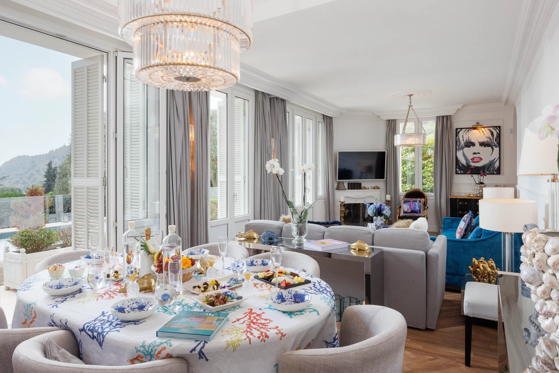 Tastefully renovated villa with guest house and open views