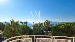 Cannes Croisette - View over the sea and the Port Canto — photo 1 of 7