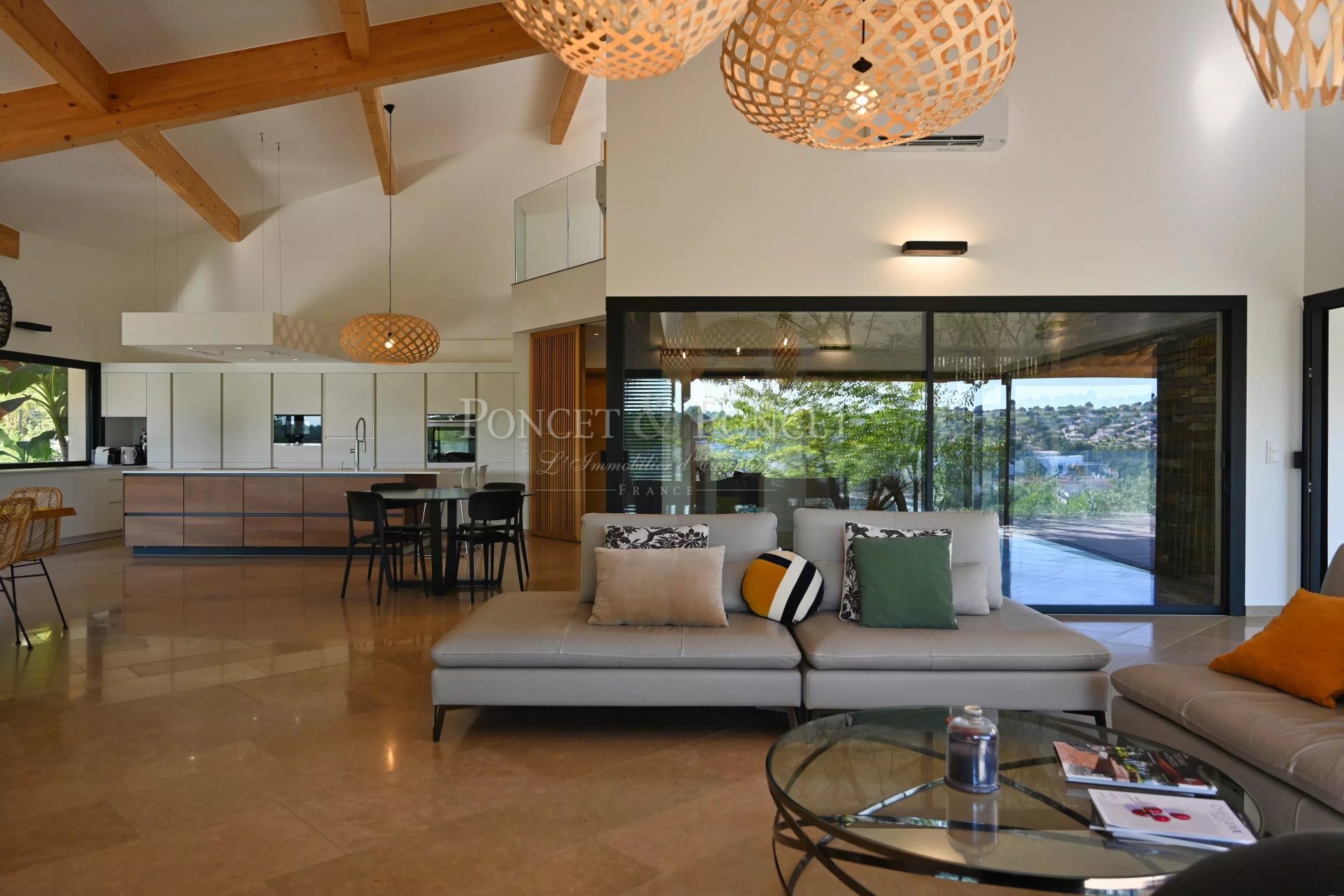 6 Bedroom Villa/Townhouse's Image 11