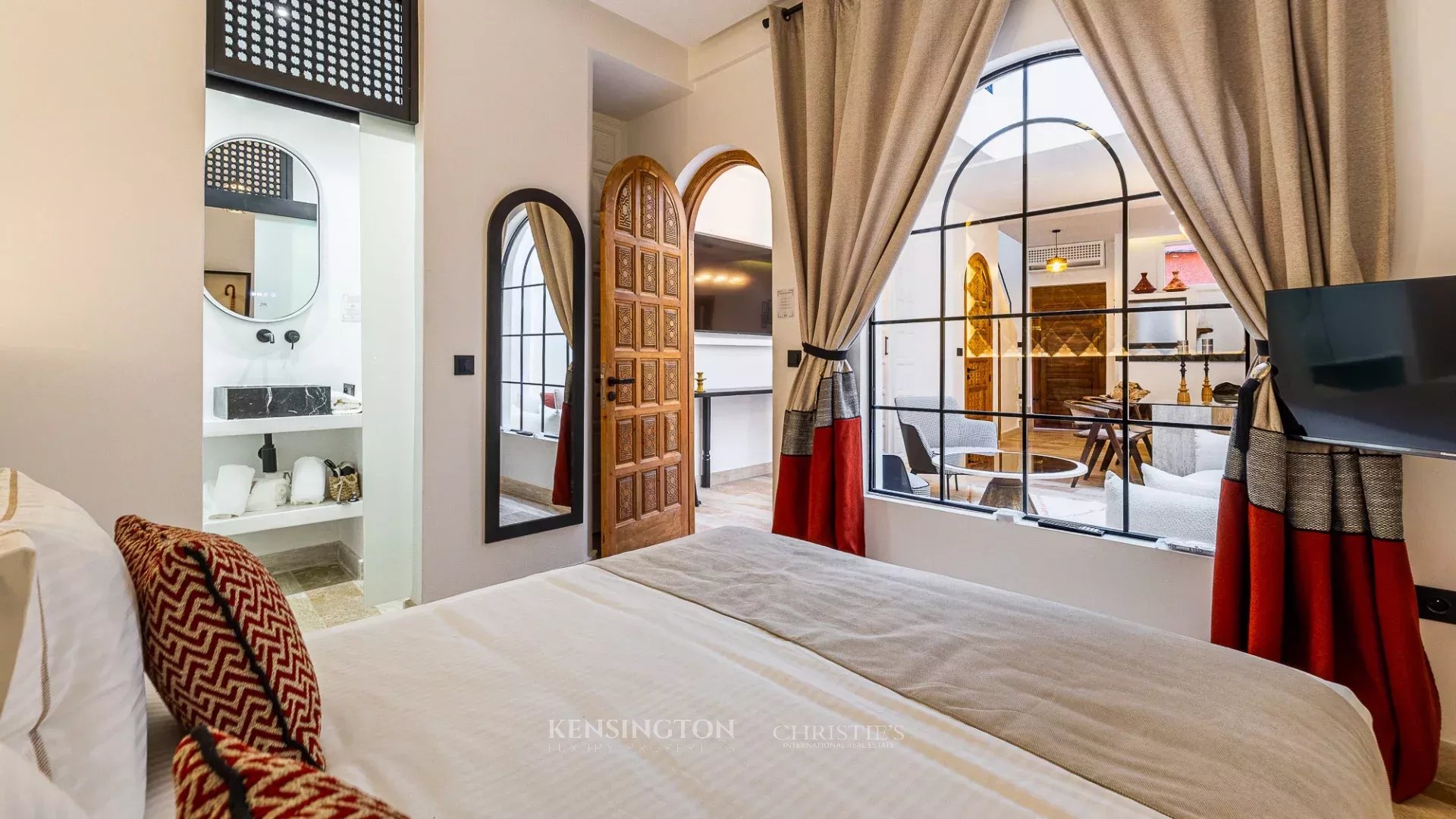 5 Bedroom Villa/Townhouse's Image 4
