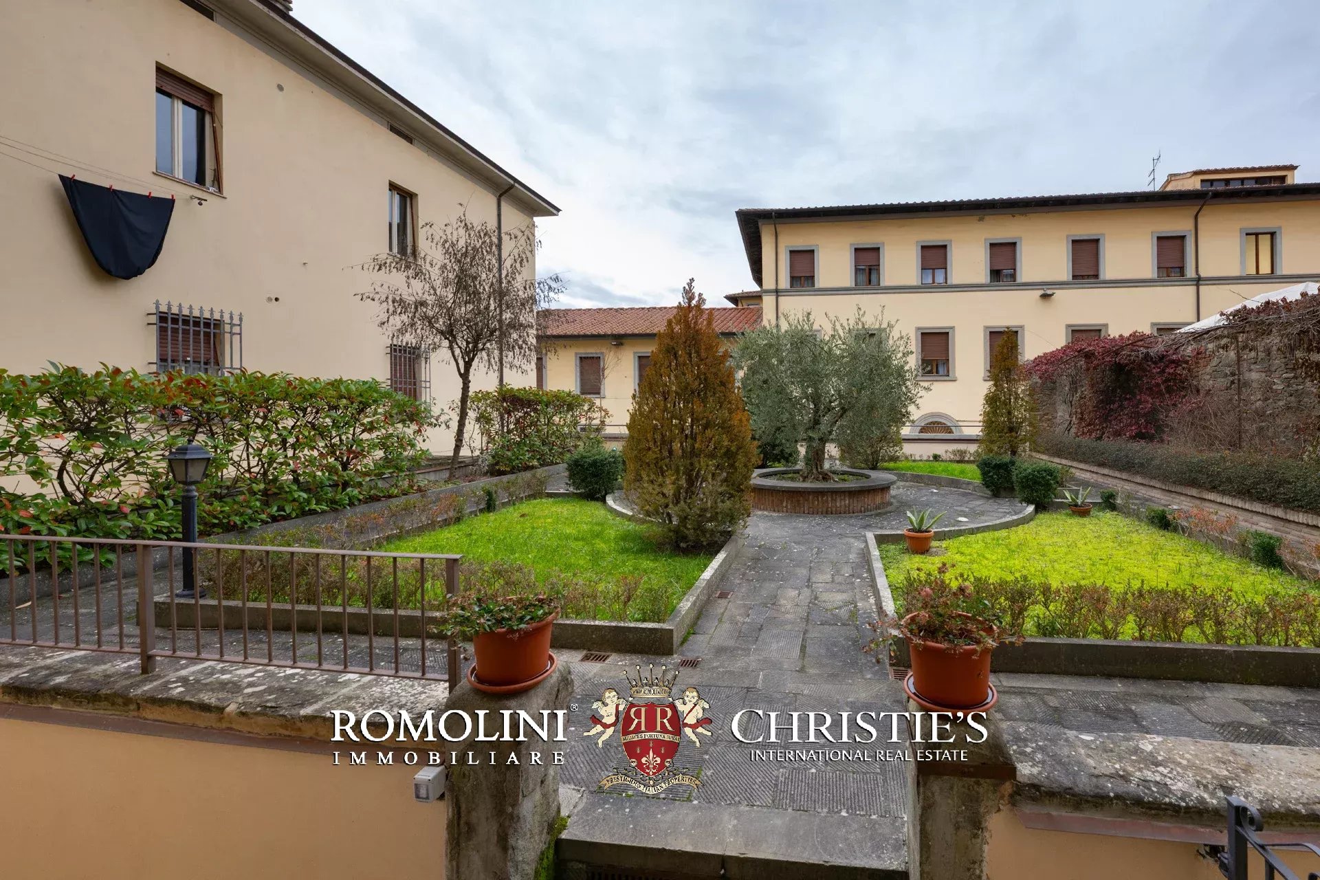 COZY 60-SQM PENTHOUSE FOR SALE IN THE HISTORICAL CENTER OF AREZZO