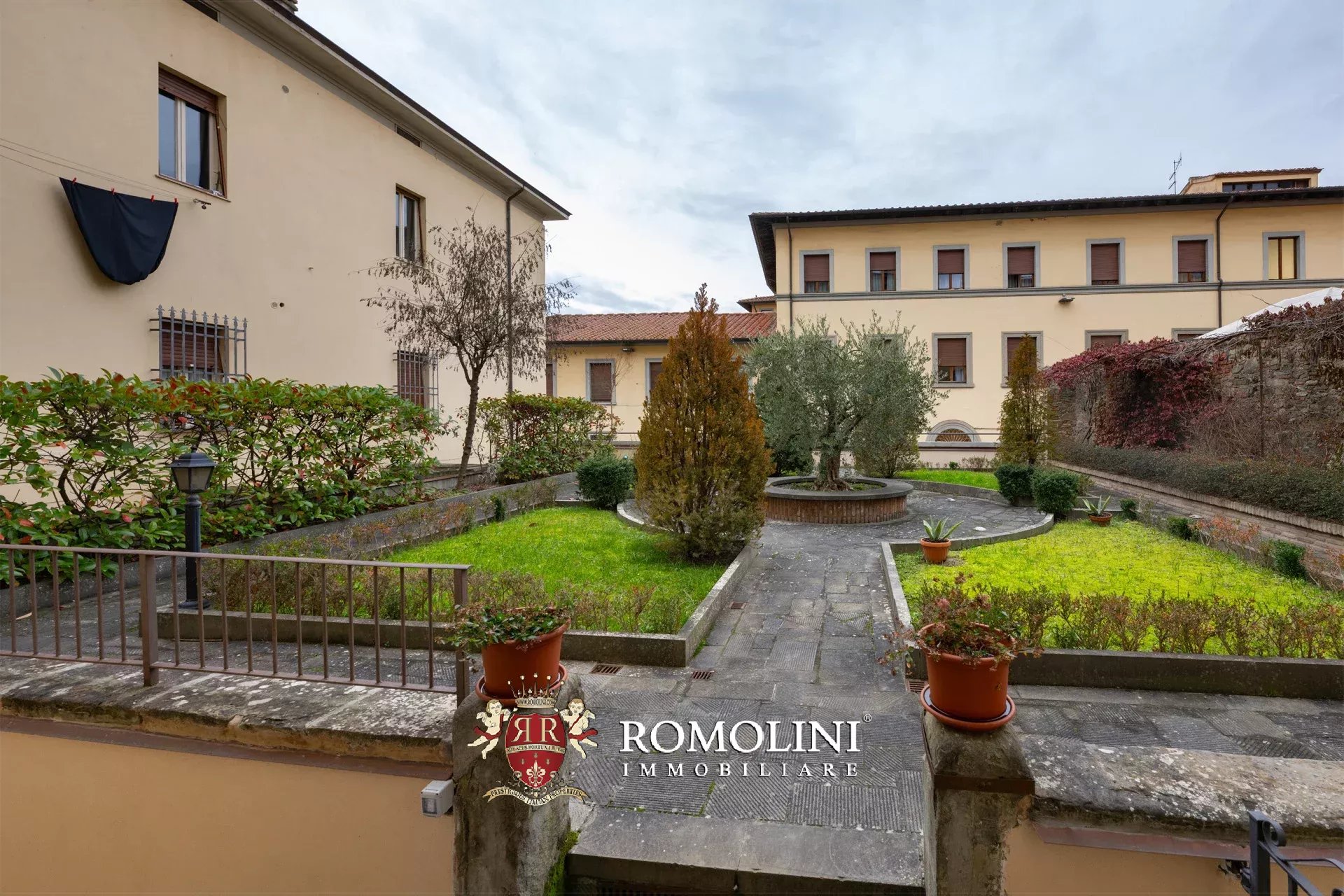 COZY 60-SQM PENTHOUSE FOR SALE IN THE HISTORICAL CENTER OF AREZZO